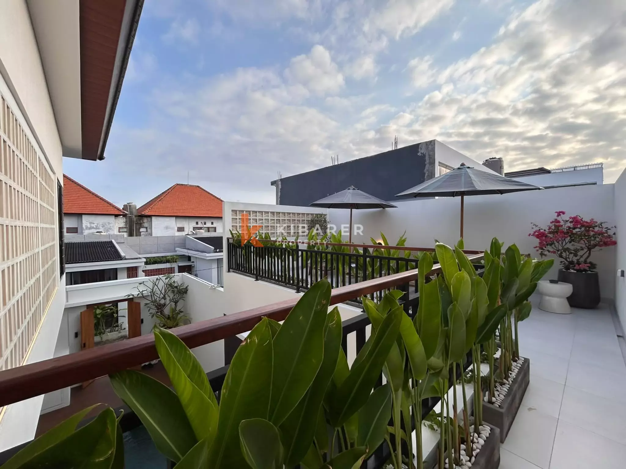 Elegant Contemporary Three-Bedroom Villa with Private Pool in Kerobokan — image 6
