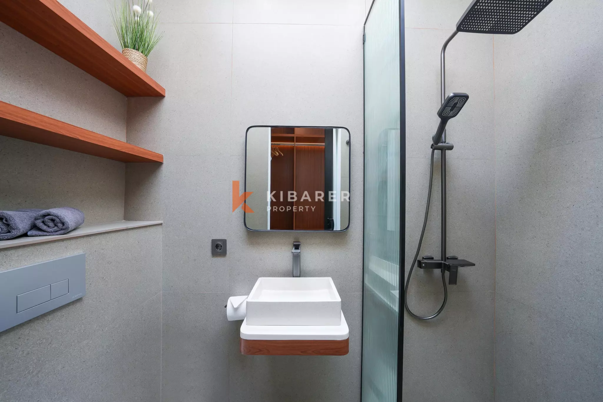 Spacious Three-Bedroom Villa with Panoramic Views in Cepaka — image 17