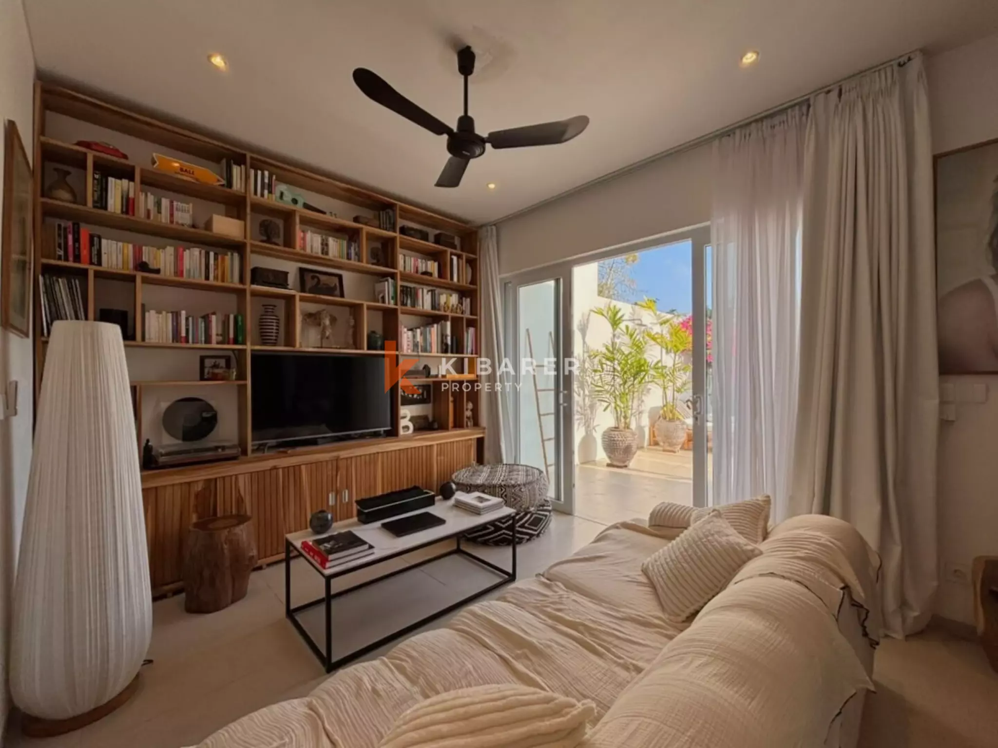 Stunning Two-Bedroom Villa with Golf Course View Near Balangan Beach — image 9