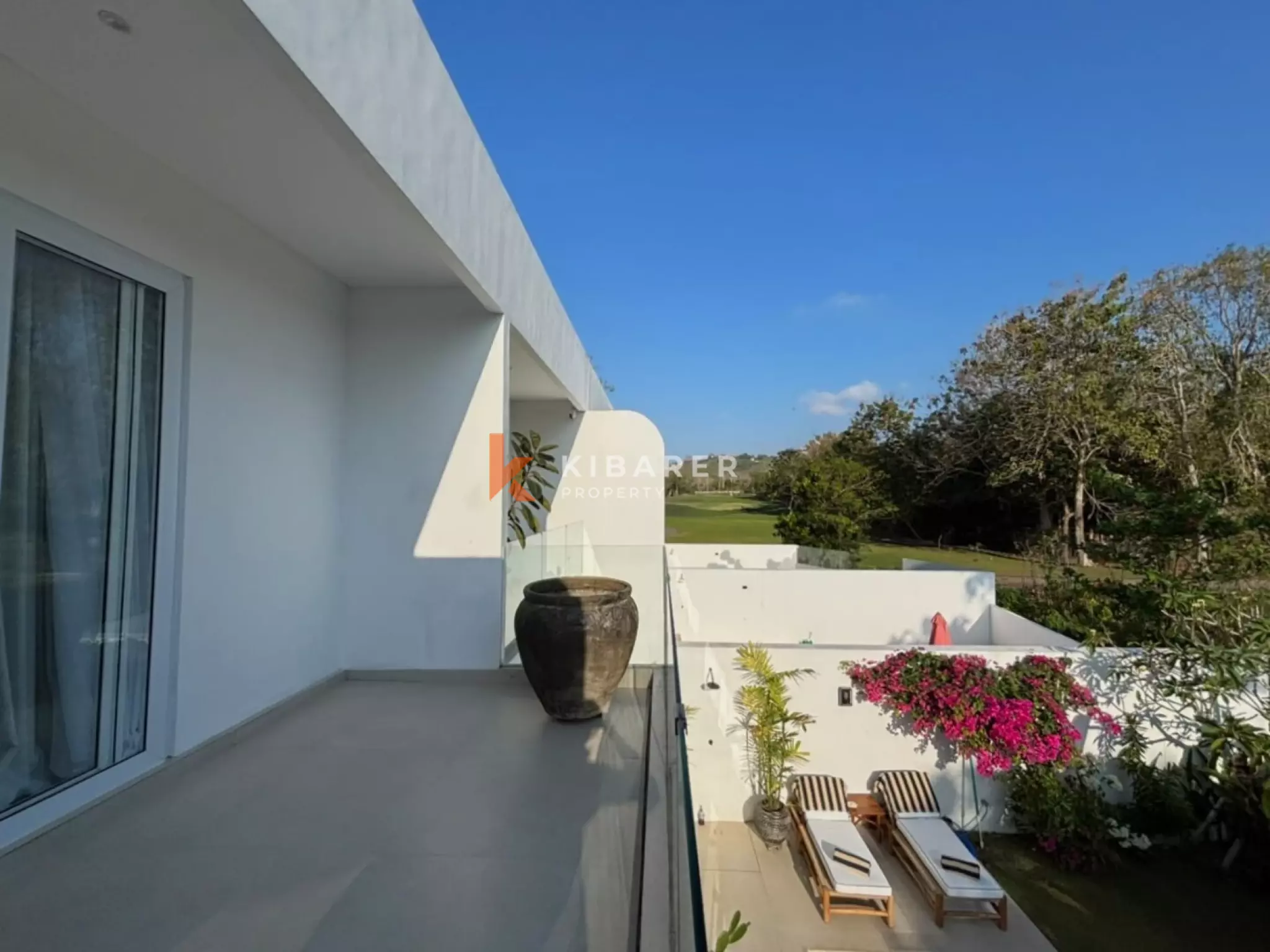 Stunning Two-Bedroom Villa with Golf Course View Near Balangan Beach — image 16