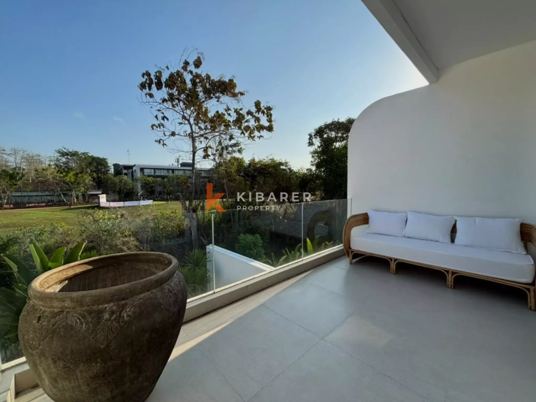 Stunning Two-Bedroom Villa with Golf Course View Near Balangan Beach — image 17