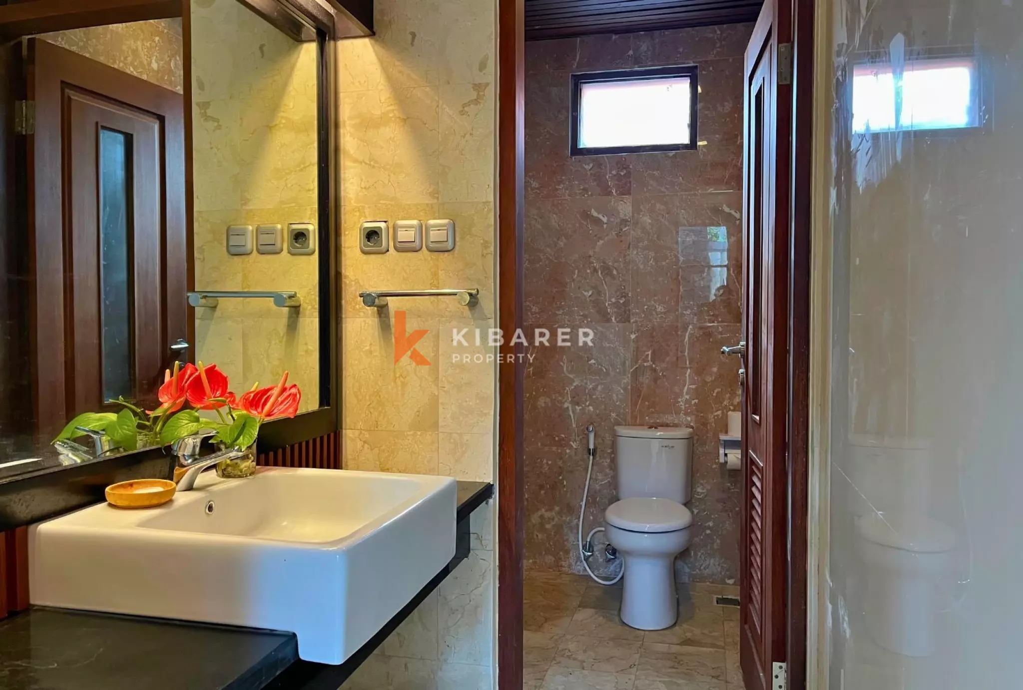 Tropical Vacation – 3-Bedroom Villa with Pool & Jacuzzi in Batu Belig — image 9