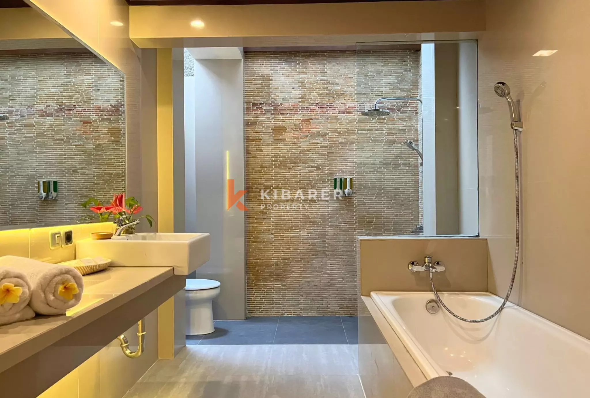 Tropical Vacation – 3-Bedroom Villa with Pool & Jacuzzi in Batu Belig — image 15