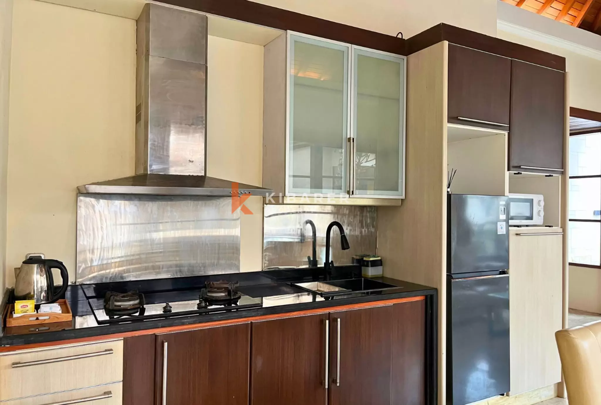 Three-Bedroom Villa with Jacuzzi Pool – Near Popular Batu Belig Spots — image 4