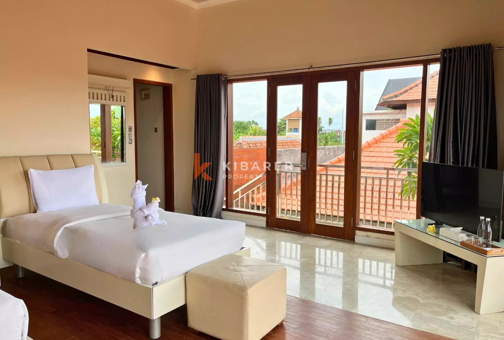 Three-Bedroom Villa with Jacuzzi Pool – Near Popular Batu Belig Spots — image 18
