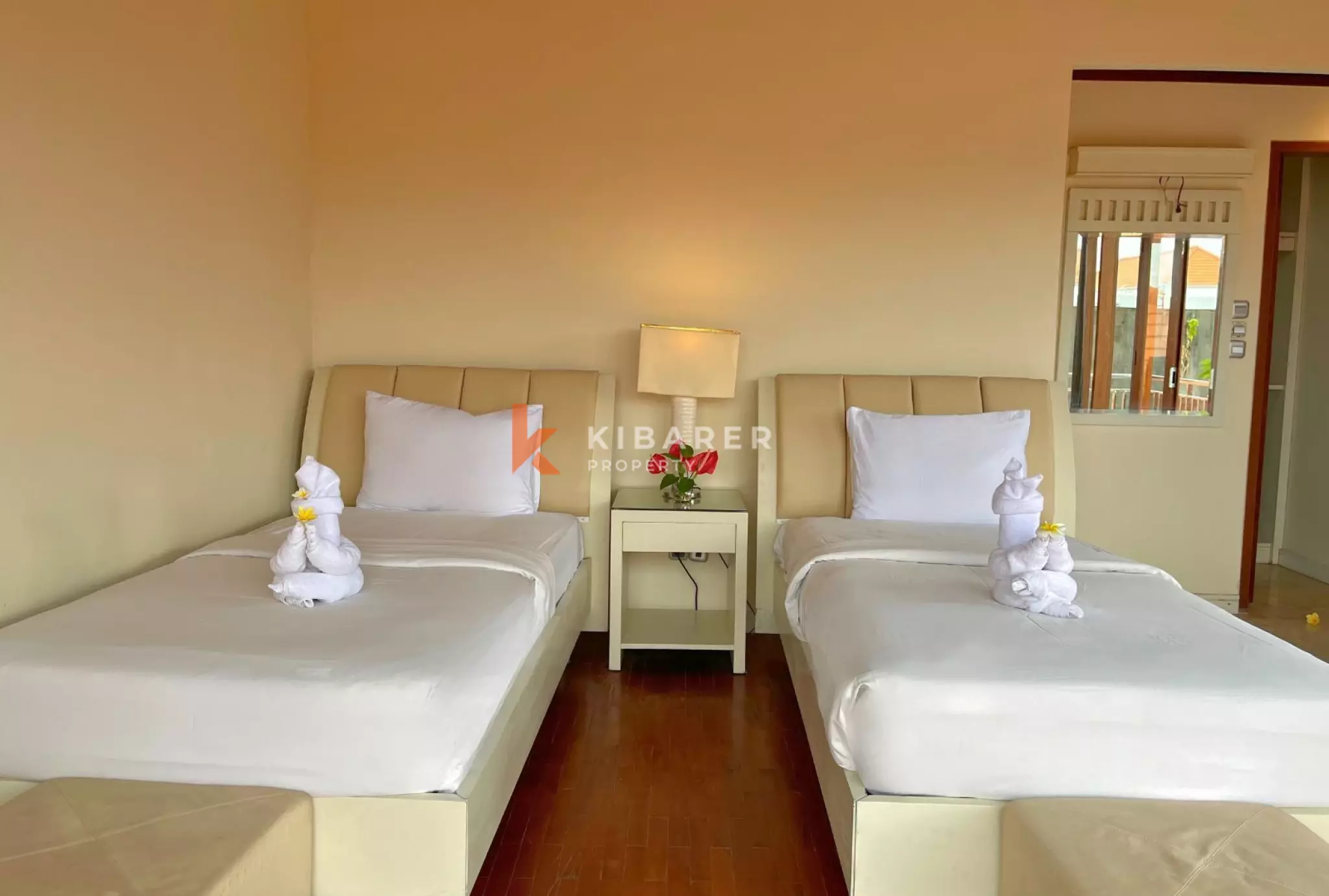 Three-Bedroom Villa with Jacuzzi Pool – Near Popular Batu Belig Spots — image 19