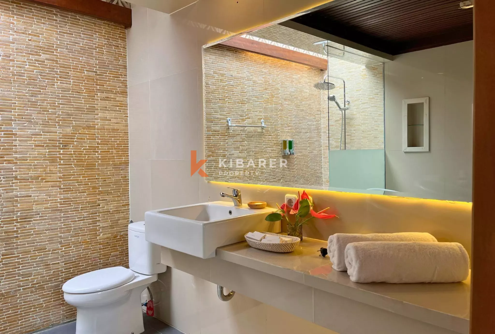 Batu Belig Retreat – 3-Bedroom Villa with Jacuzzi Pool Near Popular Spots — image 15