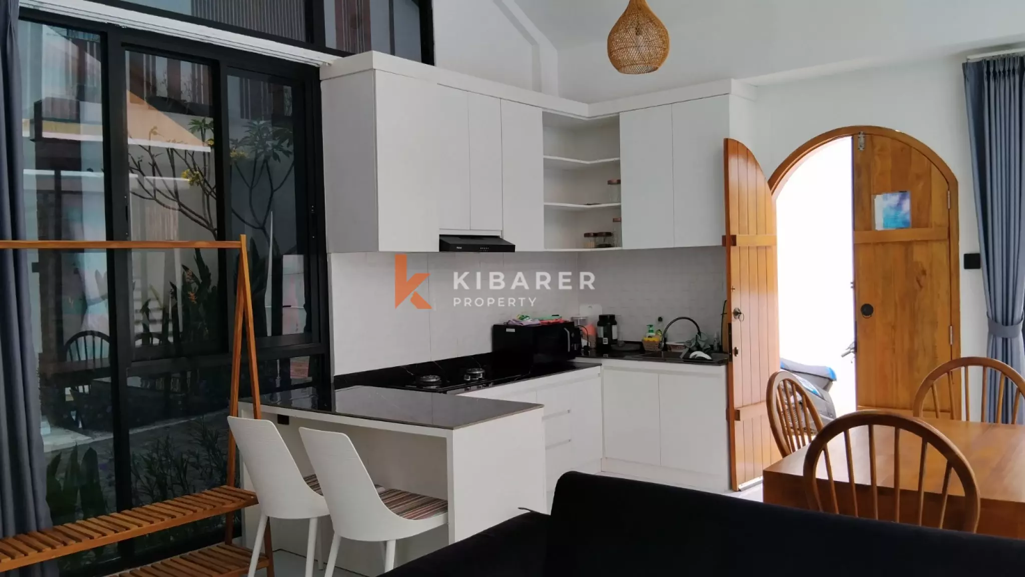 Elegant Tropical Villa with 2+1 Bedrooms, Bathtub, and Rooftop Pool in Nyanyi — image 4