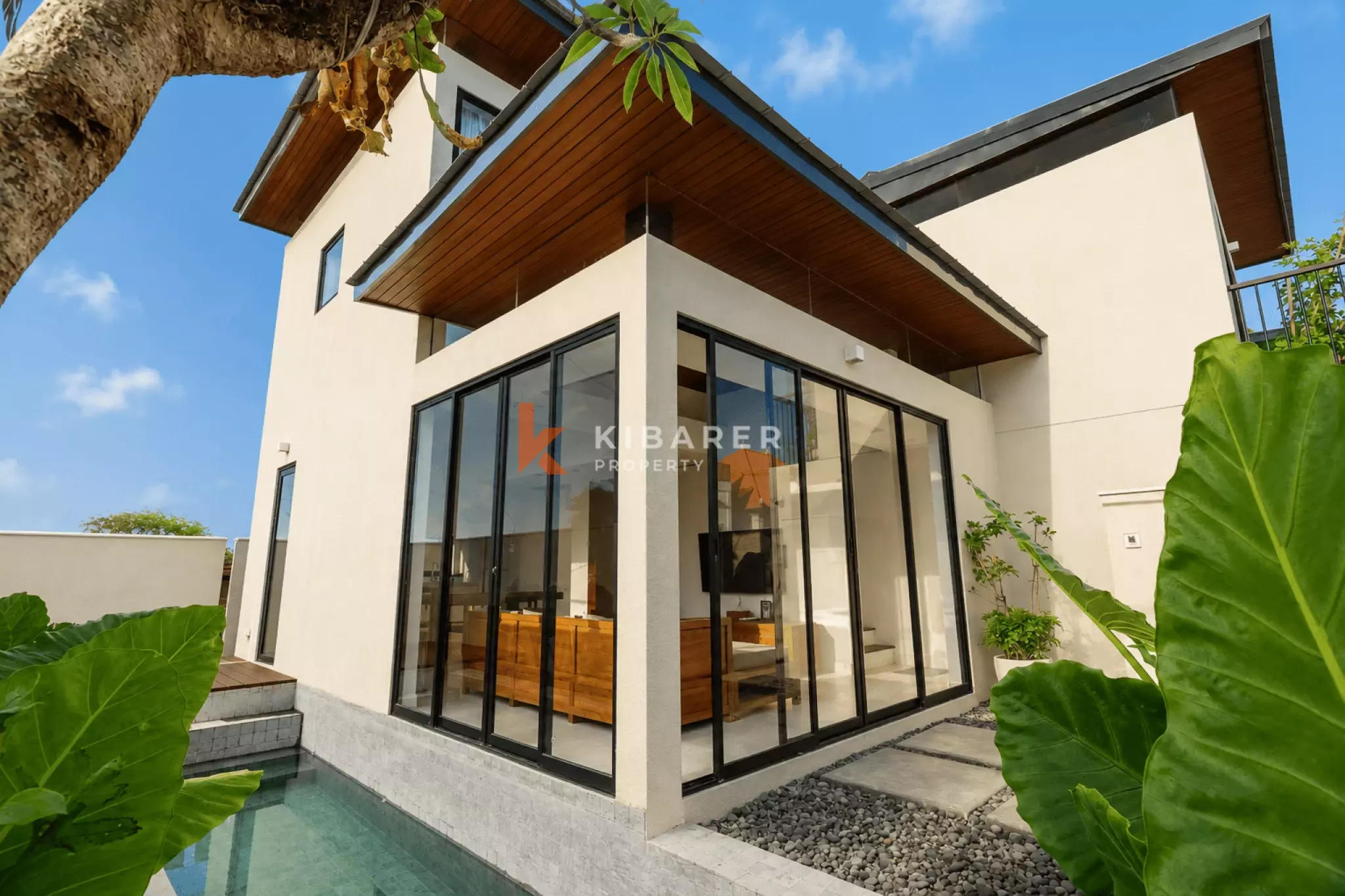 Luxury Three-Bedroom Villa with Private Pool in Nusa Dua — image 1