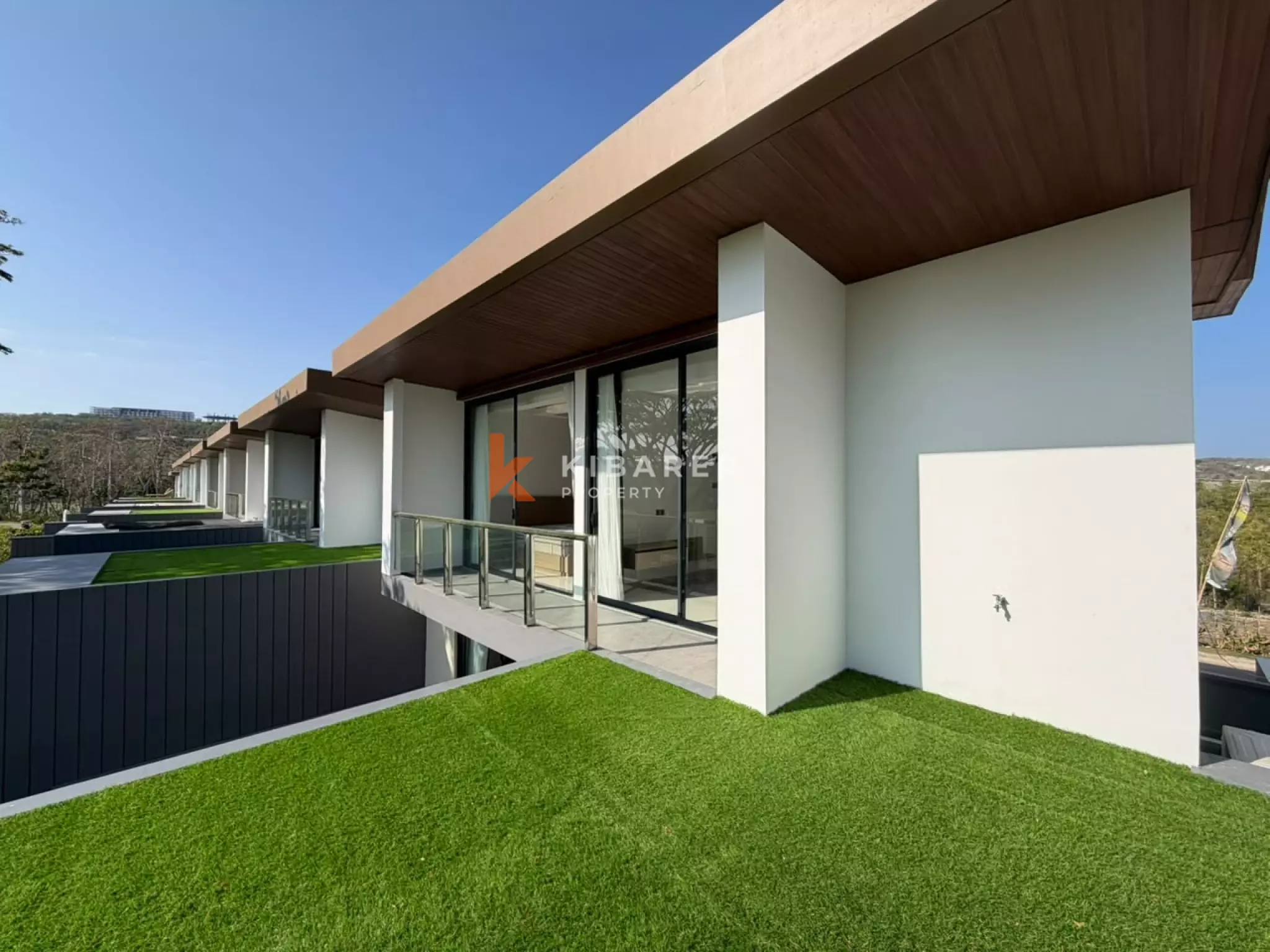 Luxury Three-Bedroom Villa with Private Pool and Golf Course View in Pecatu — image 5