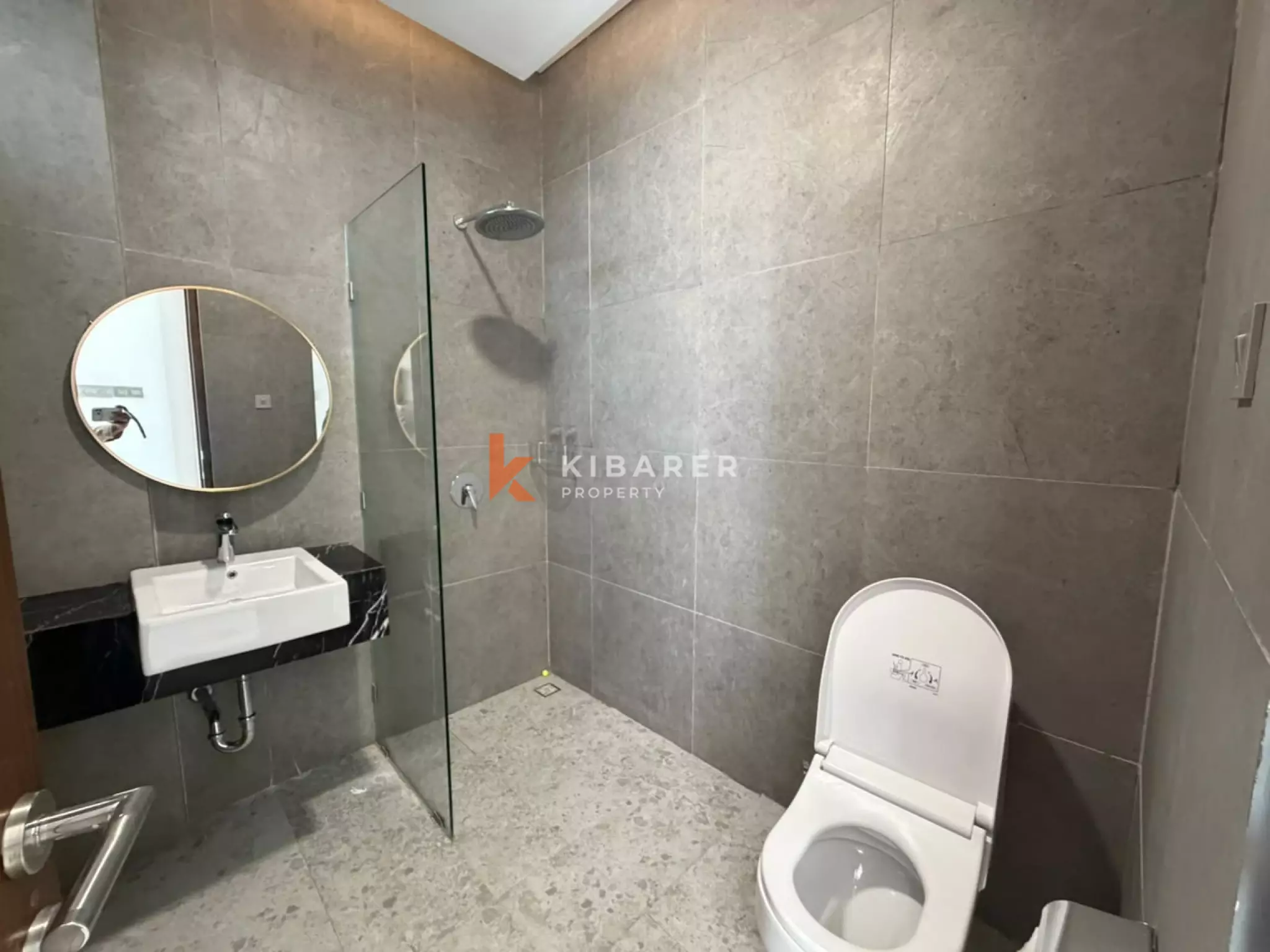 Luxury Three-Bedroom Villa with Private Pool and Golf Course View in Pecatu — image 16
