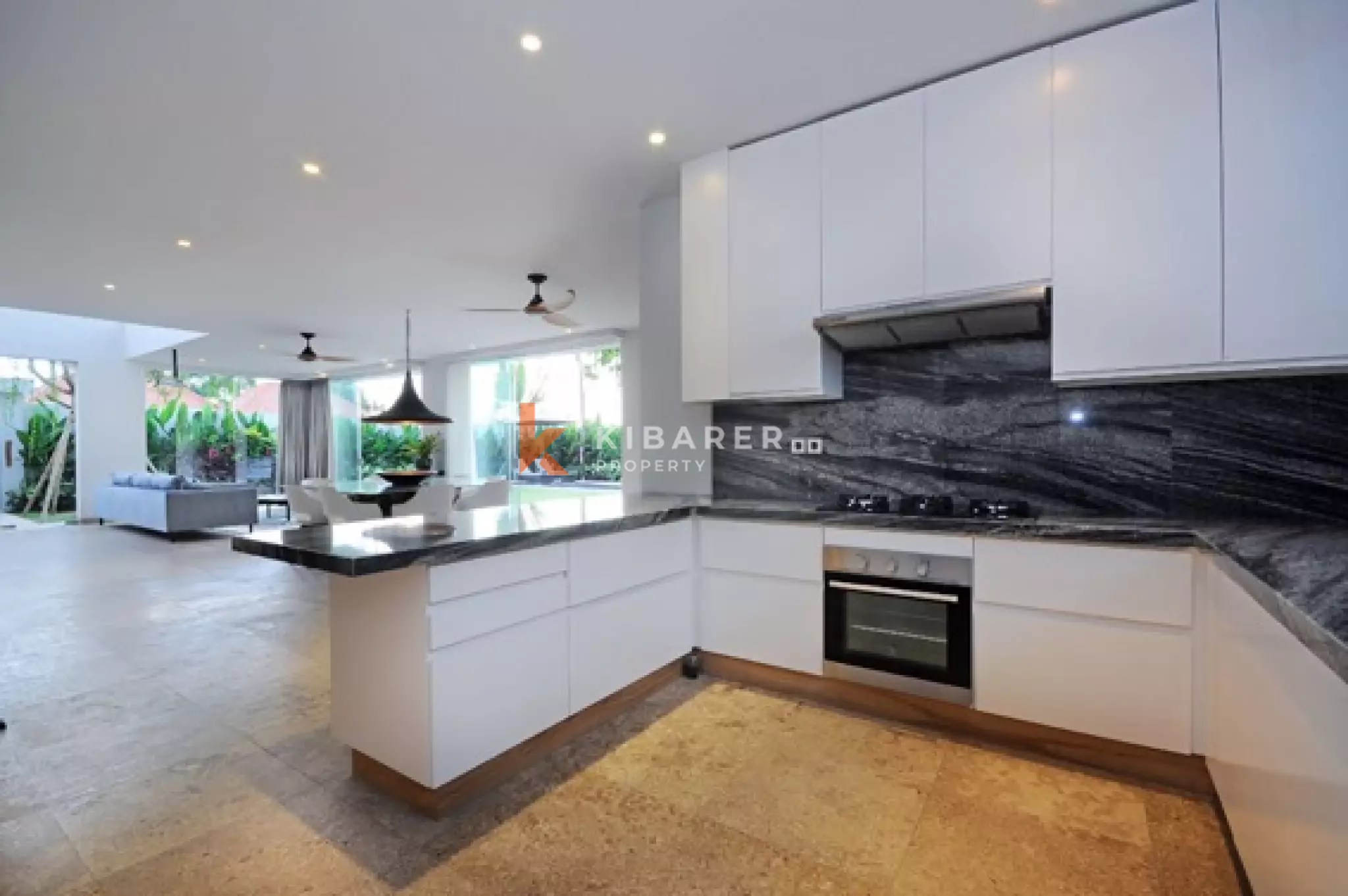 Modern Five-Bedroom Villa with Spacious Rooftop in Canggu — image 13