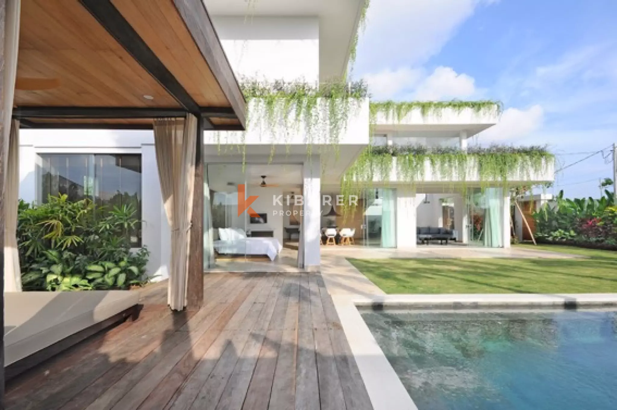 Modern Five-Bedroom Villa with Spacious Rooftop in Canggu — image 6