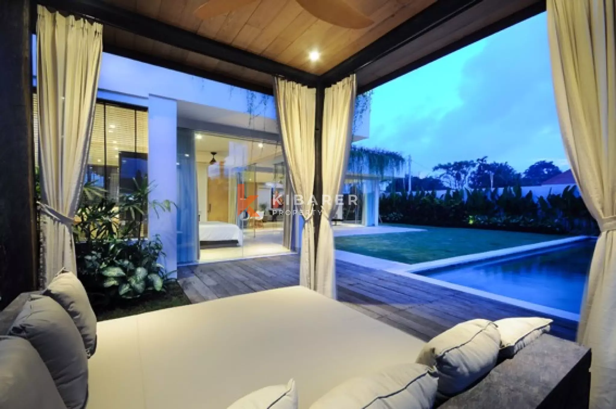 Modern Five-Bedroom Villa with Spacious Rooftop in Canggu — image 7