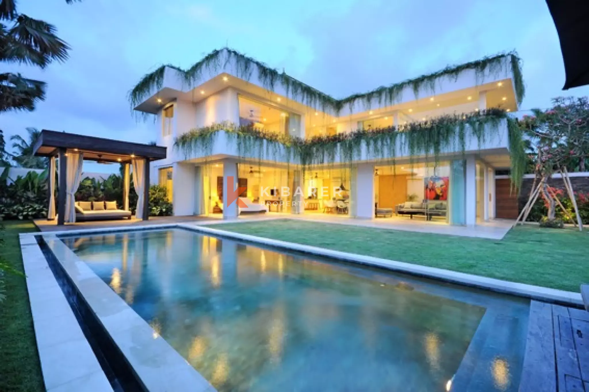 Modern Five-Bedroom Villa with Spacious Rooftop in Canggu