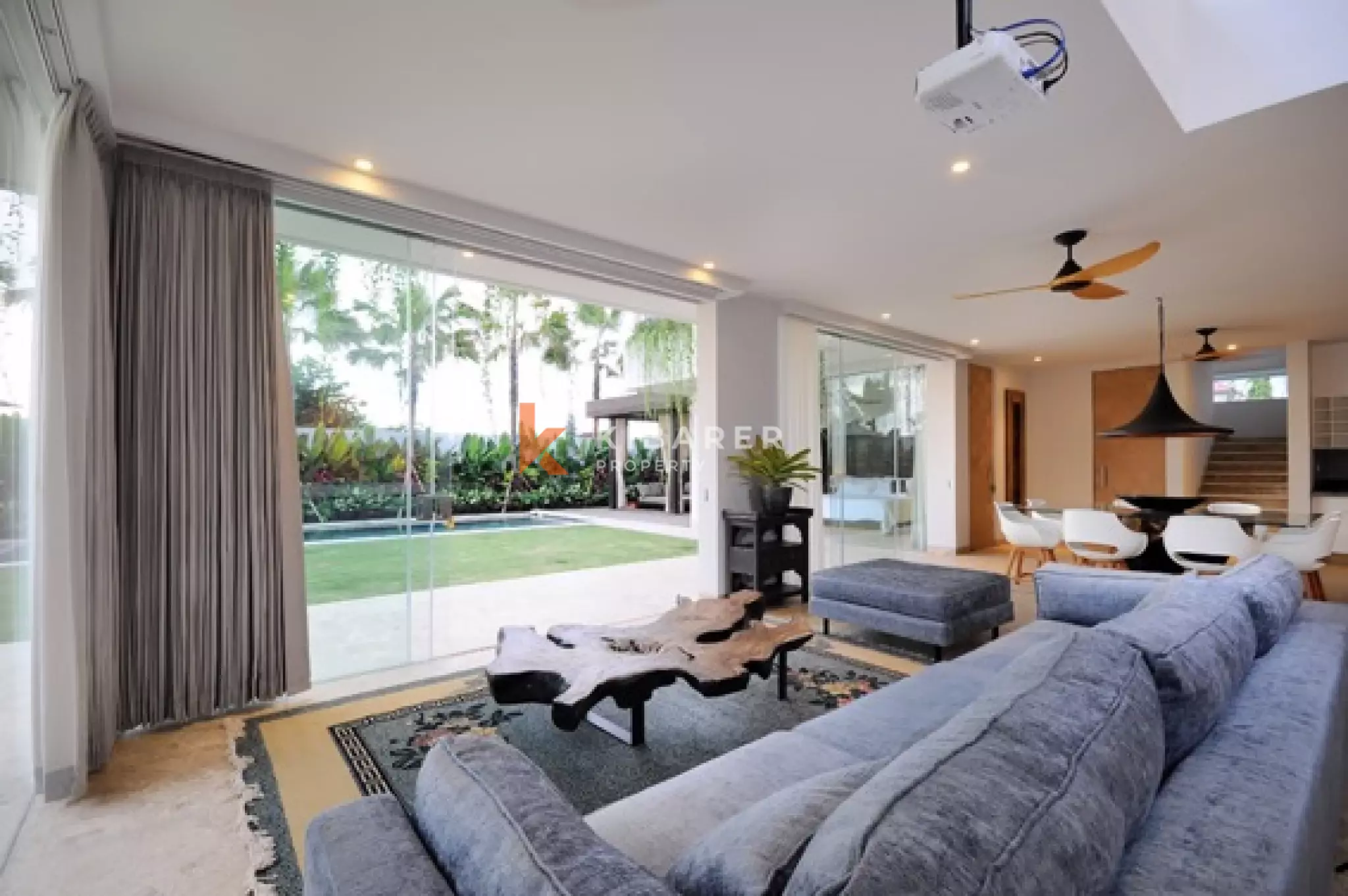 Modern Five-Bedroom Villa with Spacious Rooftop in Canggu — image 11