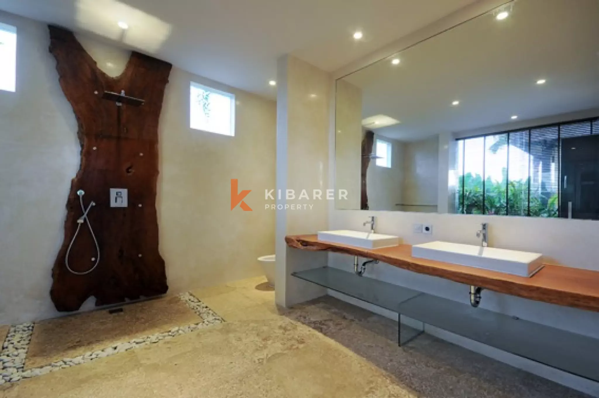 Modern Five-Bedroom Villa with Spacious Rooftop in Canggu — image 19