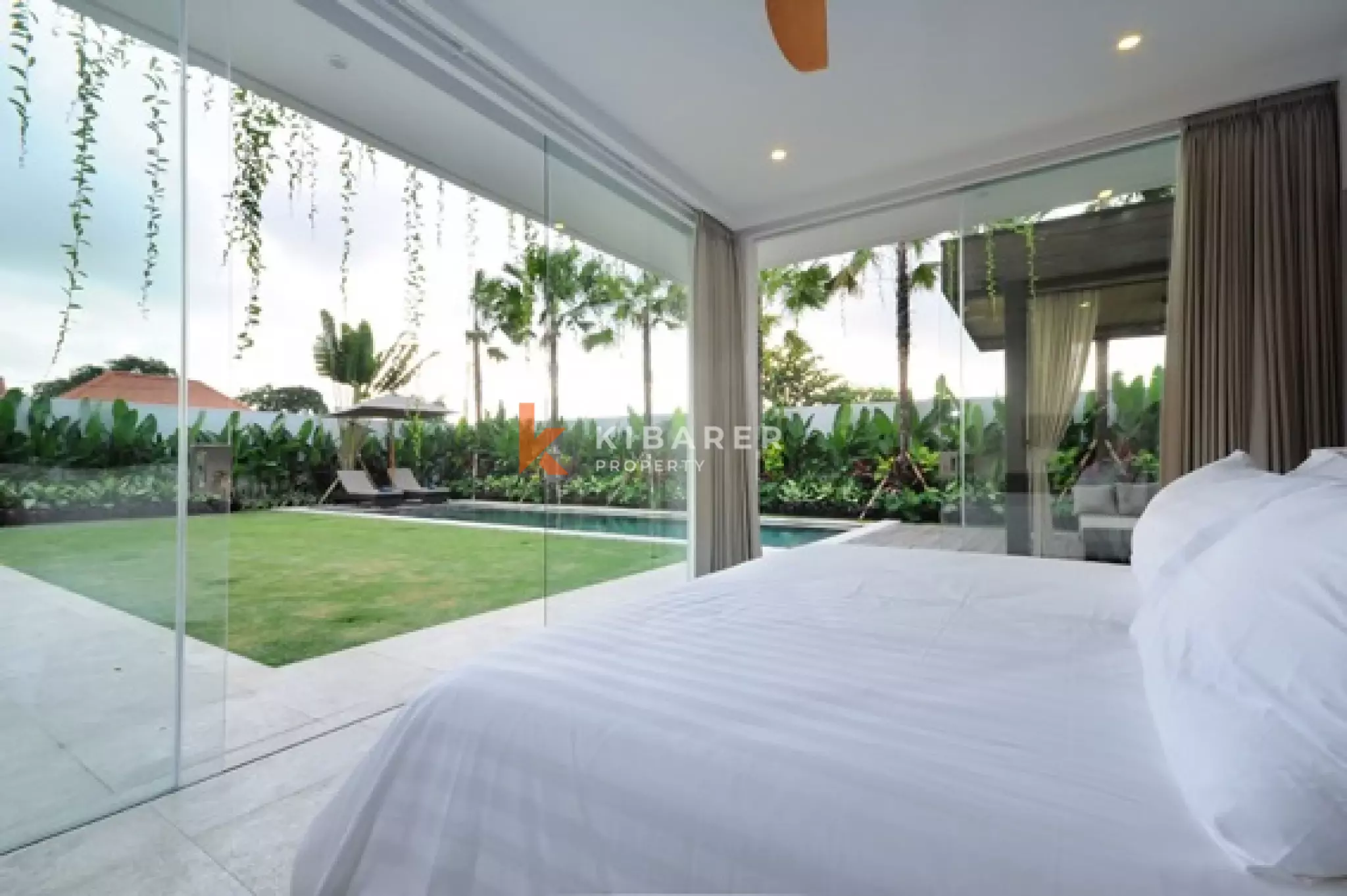 Modern Five-Bedroom Villa with Spacious Rooftop in Canggu — image 10