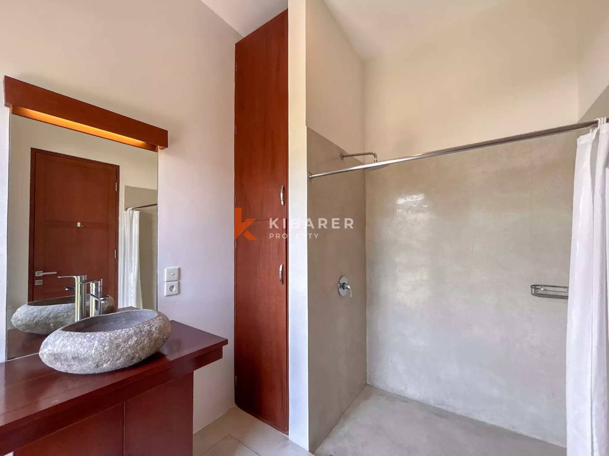 Contemporary Three-Bedroom Residential Villa in Seminyak — image 15