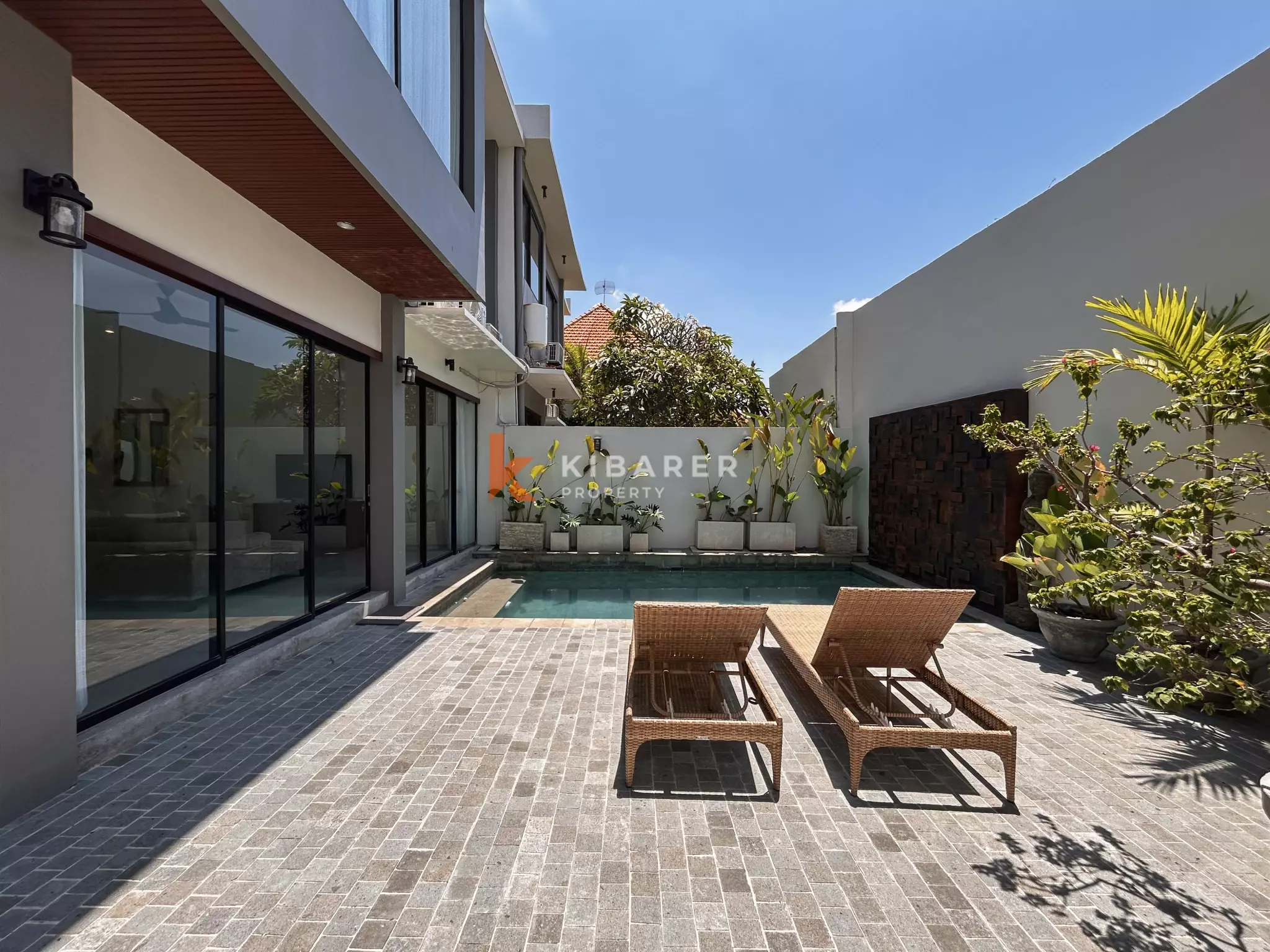 Contemporary Three-Bedroom Residential Villa in Seminyak — image 1