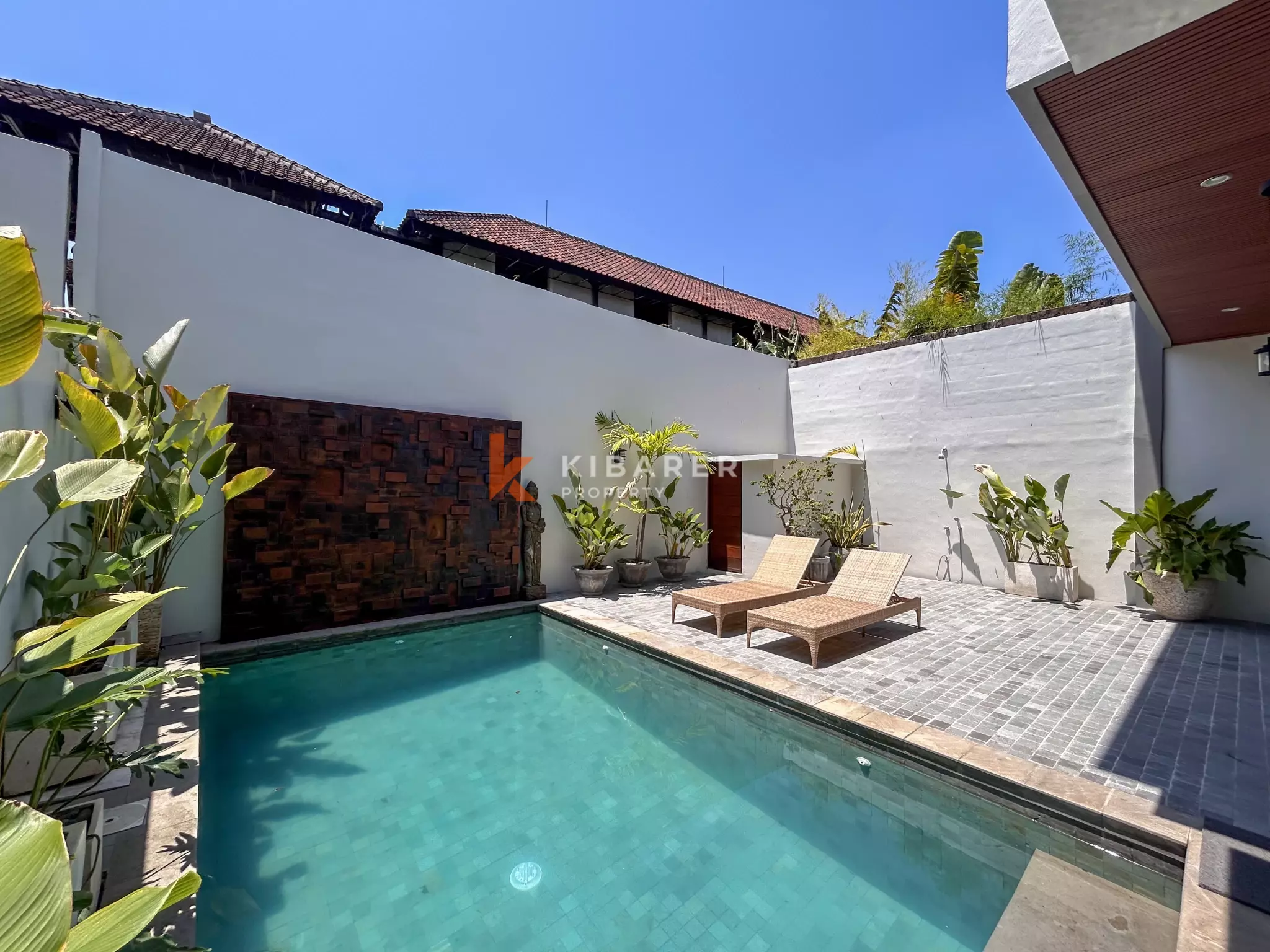 Contemporary Three-Bedroom Residential Villa in Seminyak — image 4