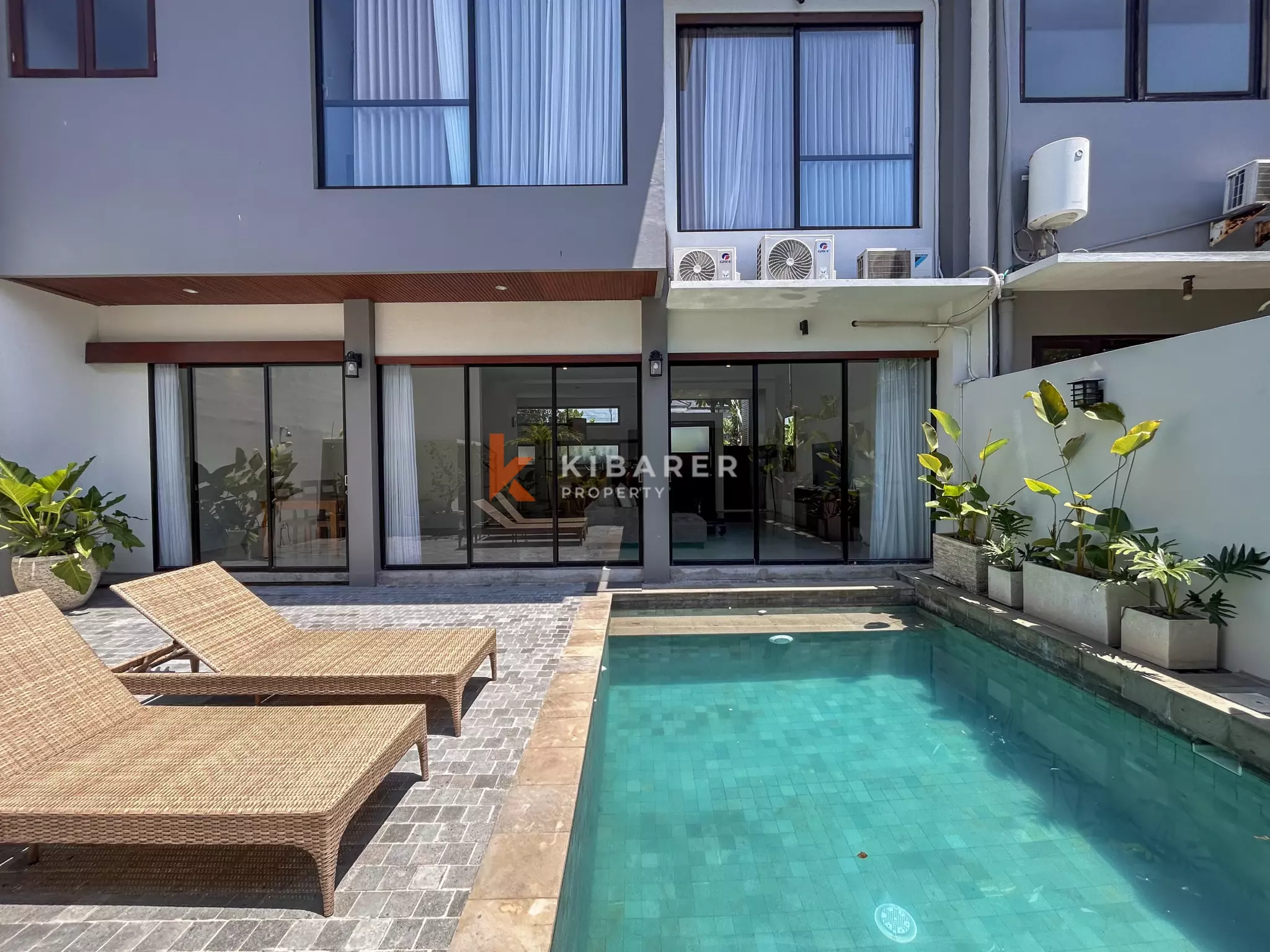 Contemporary Three-Bedroom Residential Villa in Seminyak — image 3