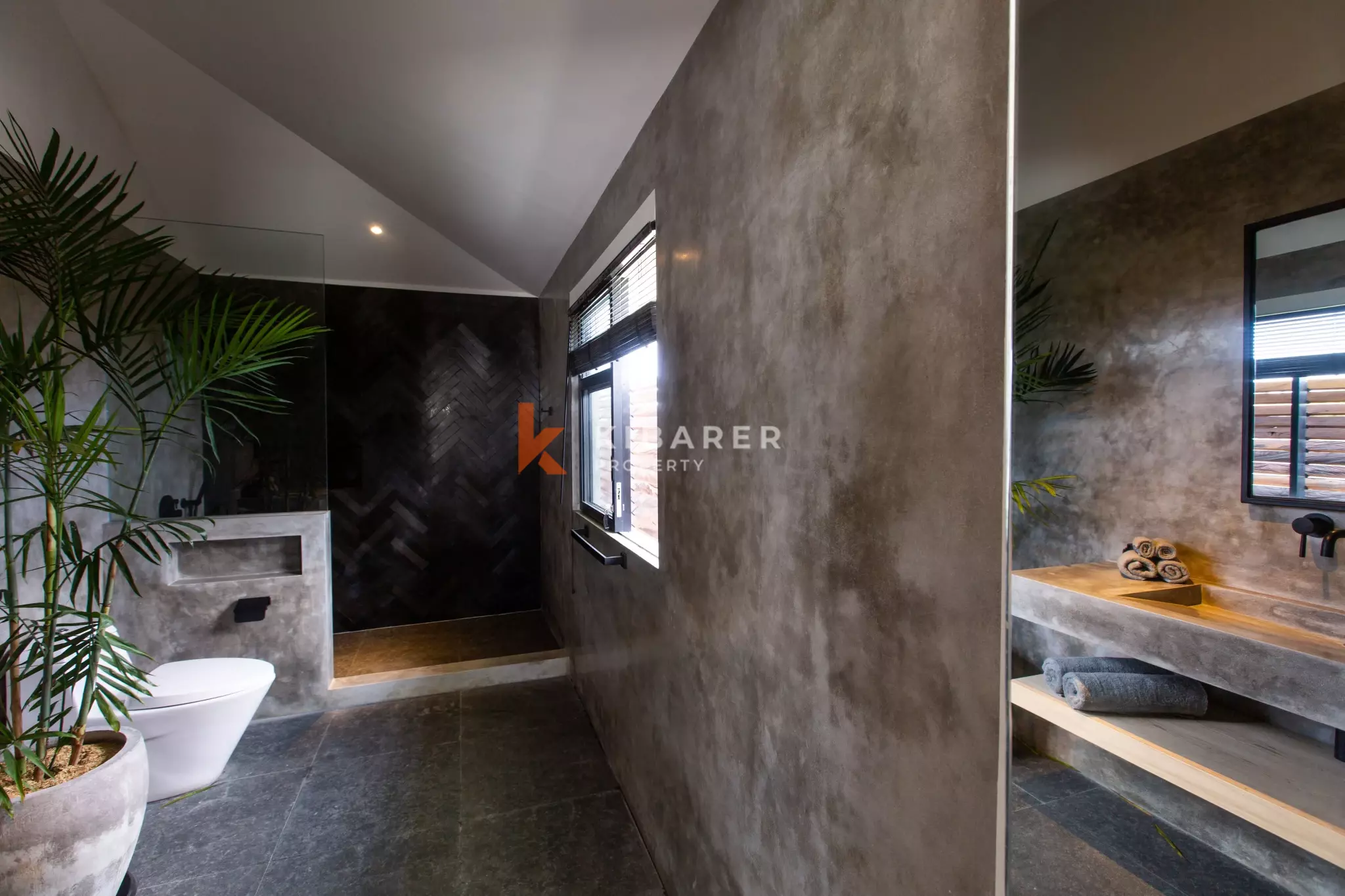 Contemporary Luxury Five-Bedroom Villa with Spacious Pool in Canggu — image 18