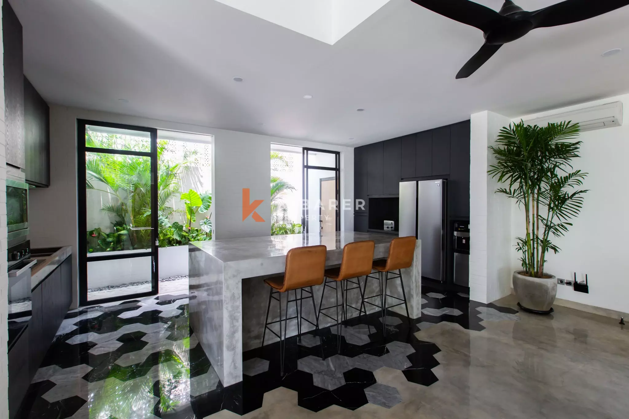 Contemporary Luxury Five-Bedroom Villa with Spacious Pool in Canggu — image 4