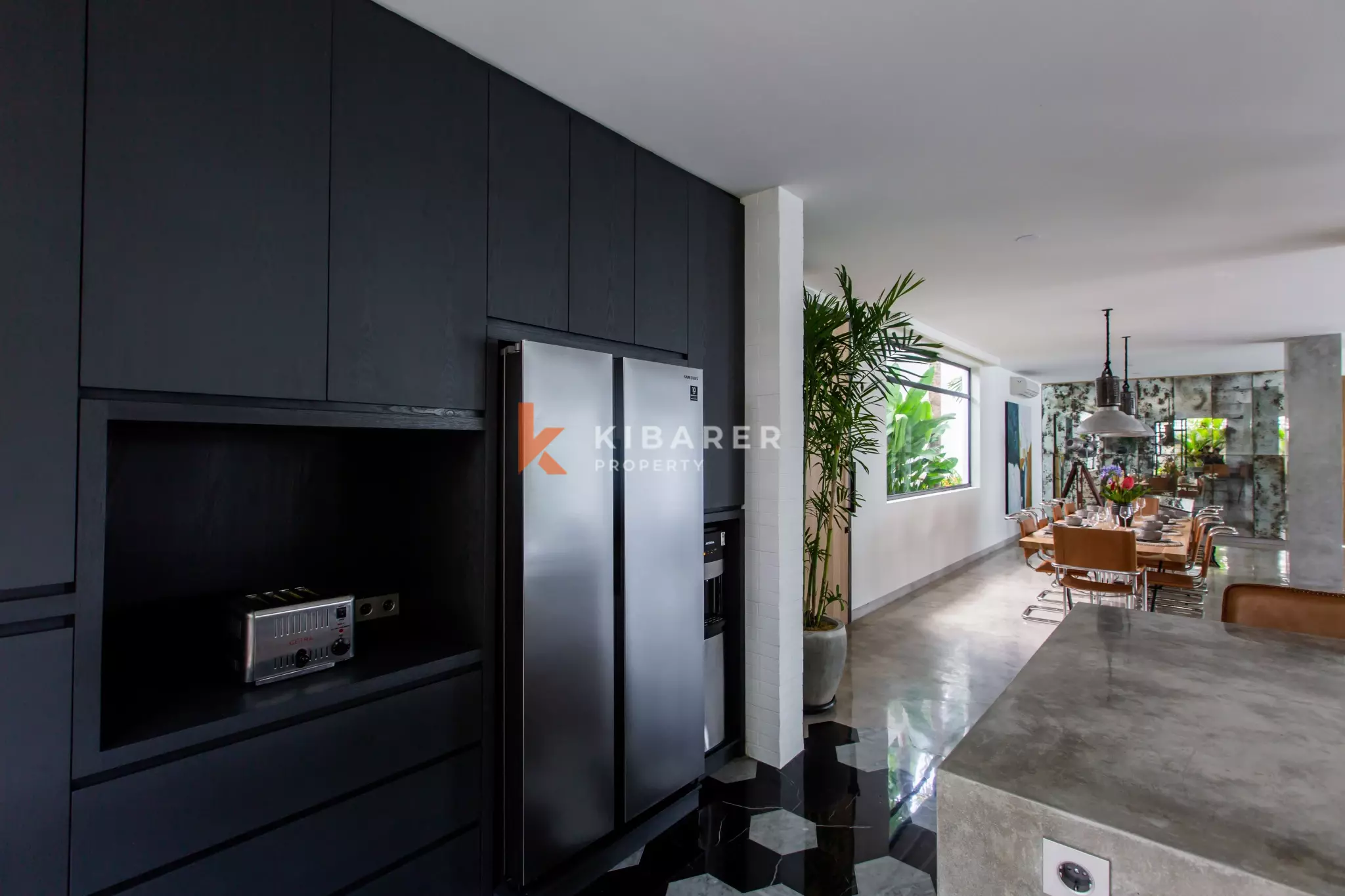 Contemporary Luxury Five-Bedroom Villa with Spacious Pool in Canggu — image 9