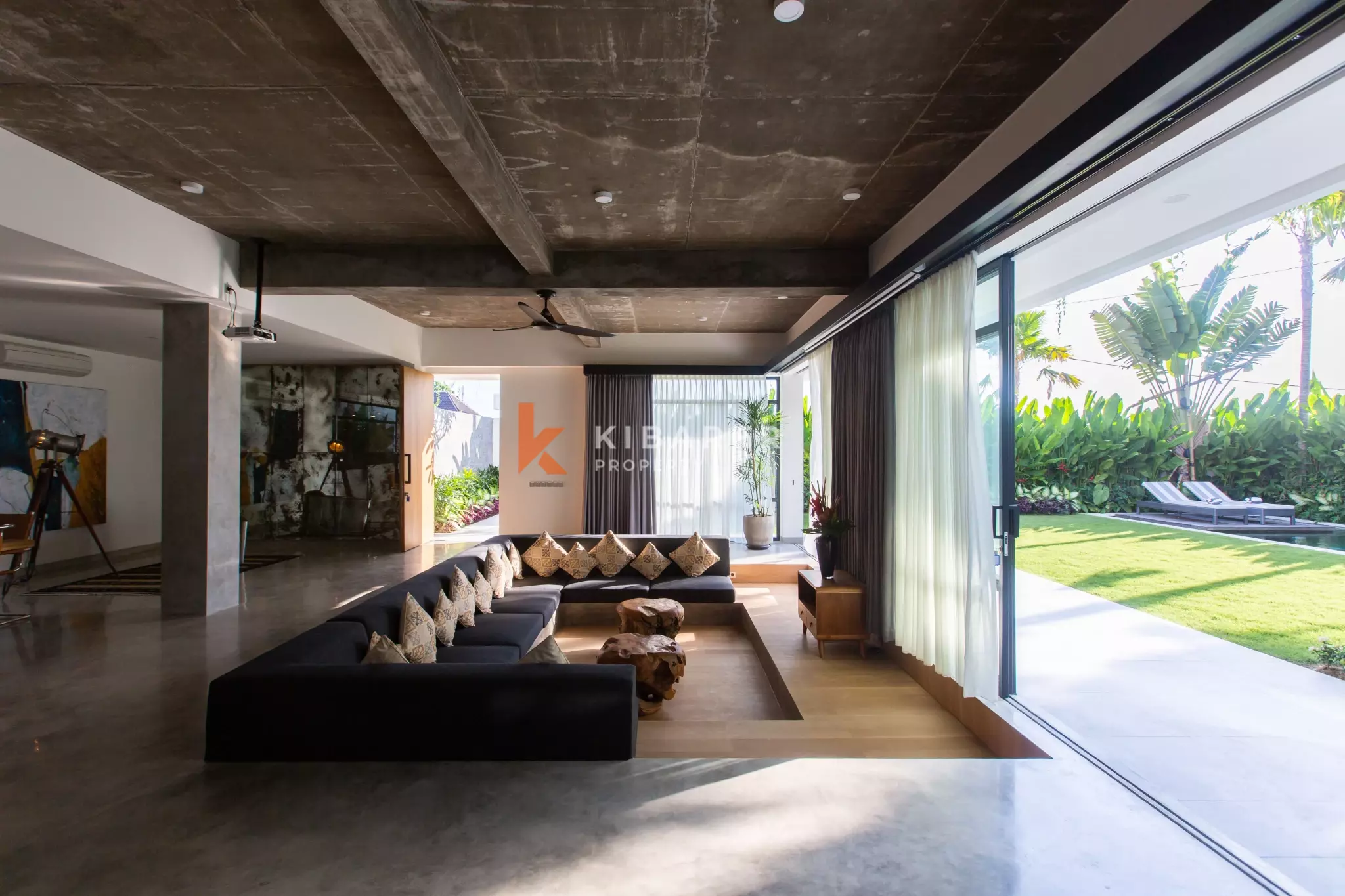 Contemporary Luxury Five-Bedroom Villa with Spacious Pool in Canggu — image 6