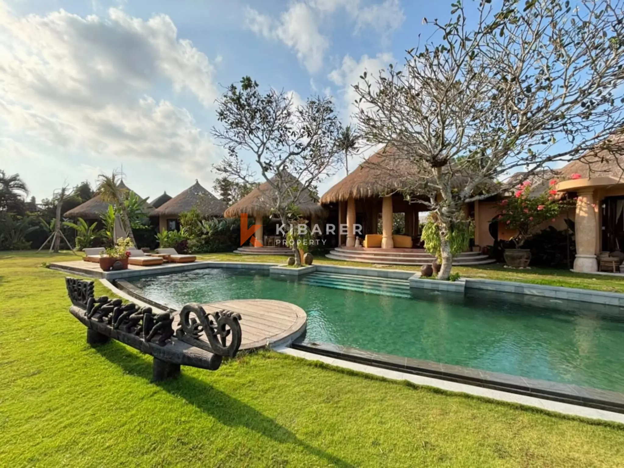 Tropical Residence with Charming Architecture – Five-Bedroom Villa with Spacious Garden in Seseh — image 2