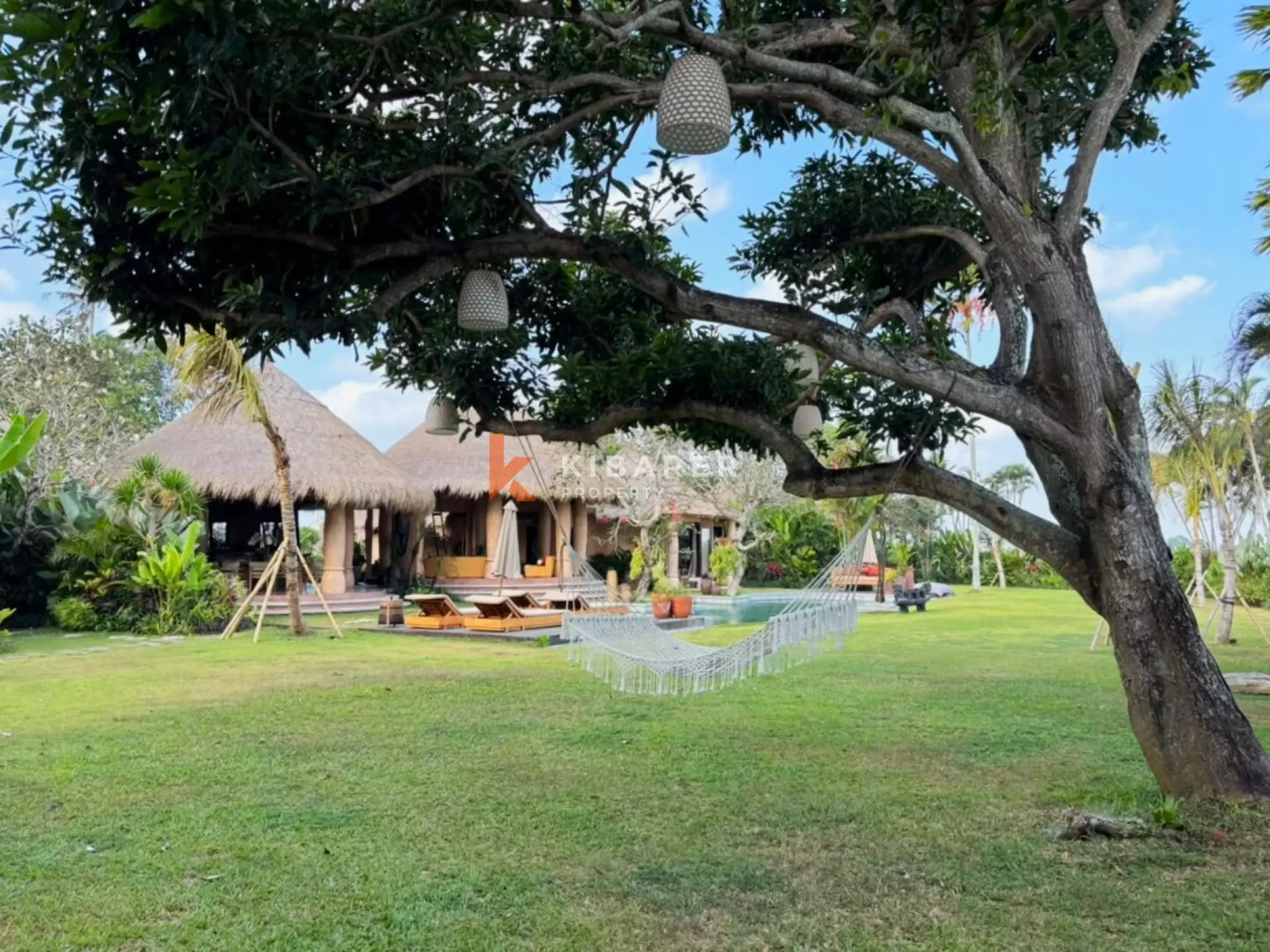 Tropical Residence with Charming Architecture – Five-Bedroom Villa with Spacious Garden in Seseh — image 4