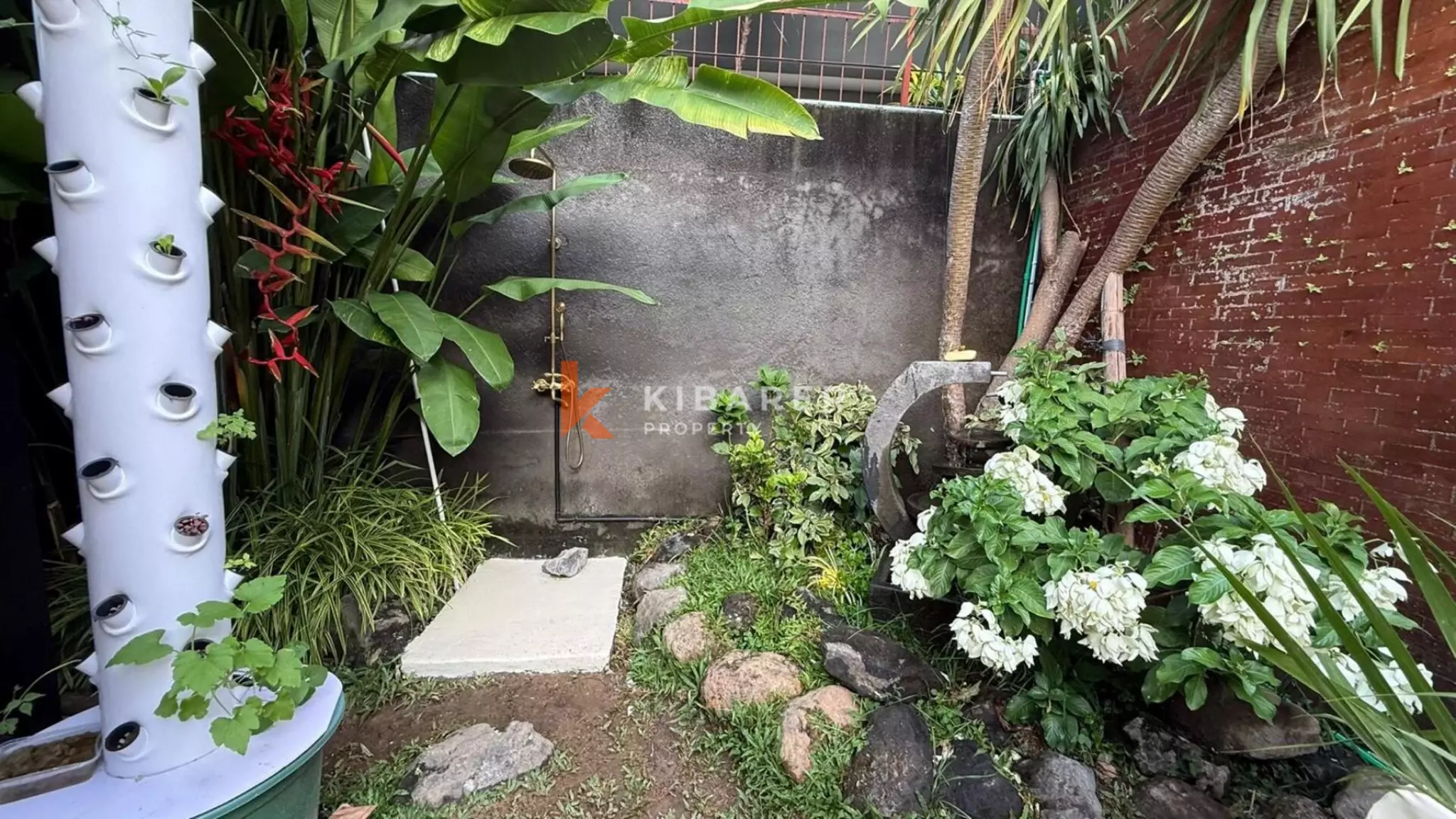 Tropical Five-Bedroom Villa with Private Jacuzzi in Kayu Tulang — image 12