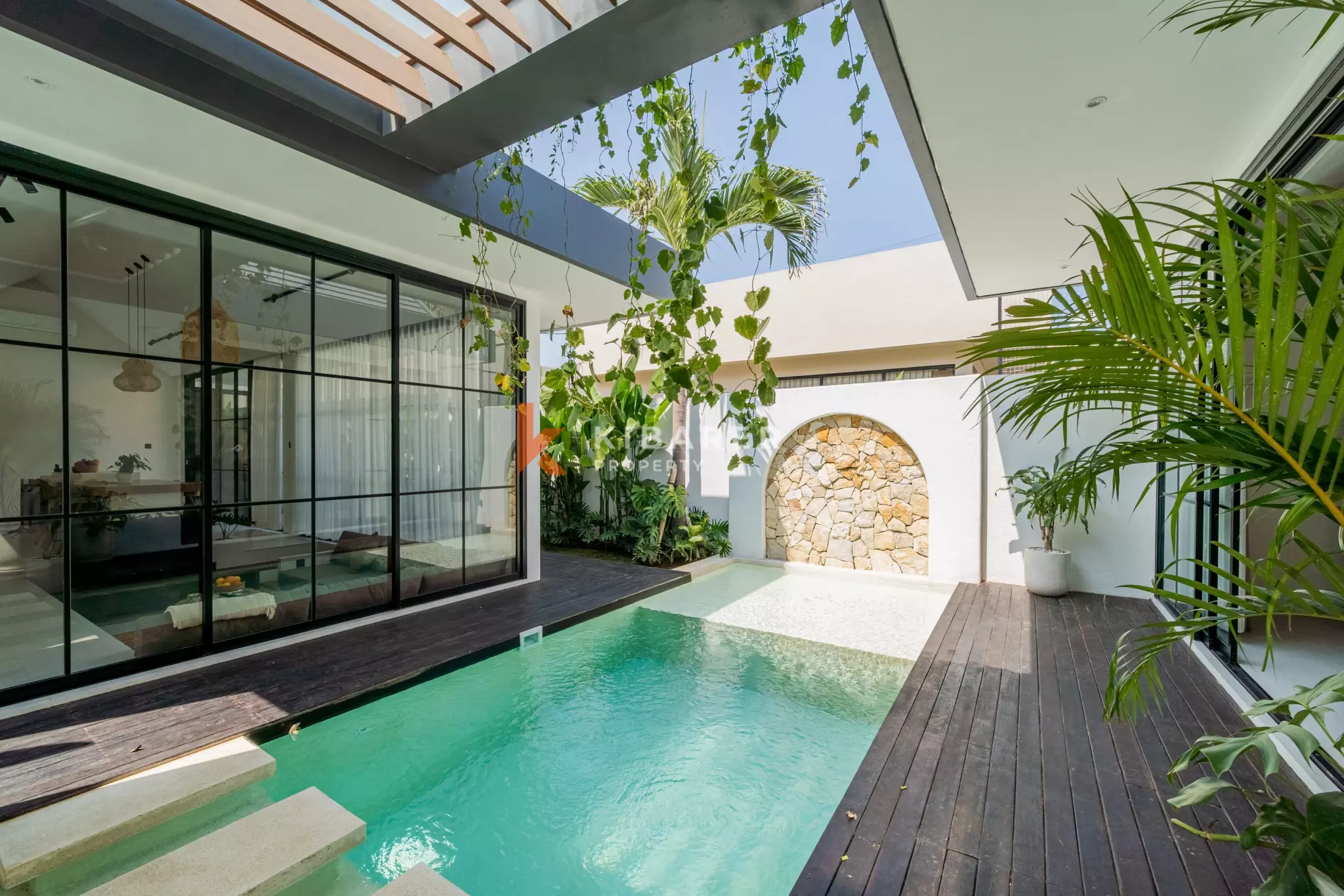 Stylish Two-Bedroom Villa with Private Pool in Kedungu