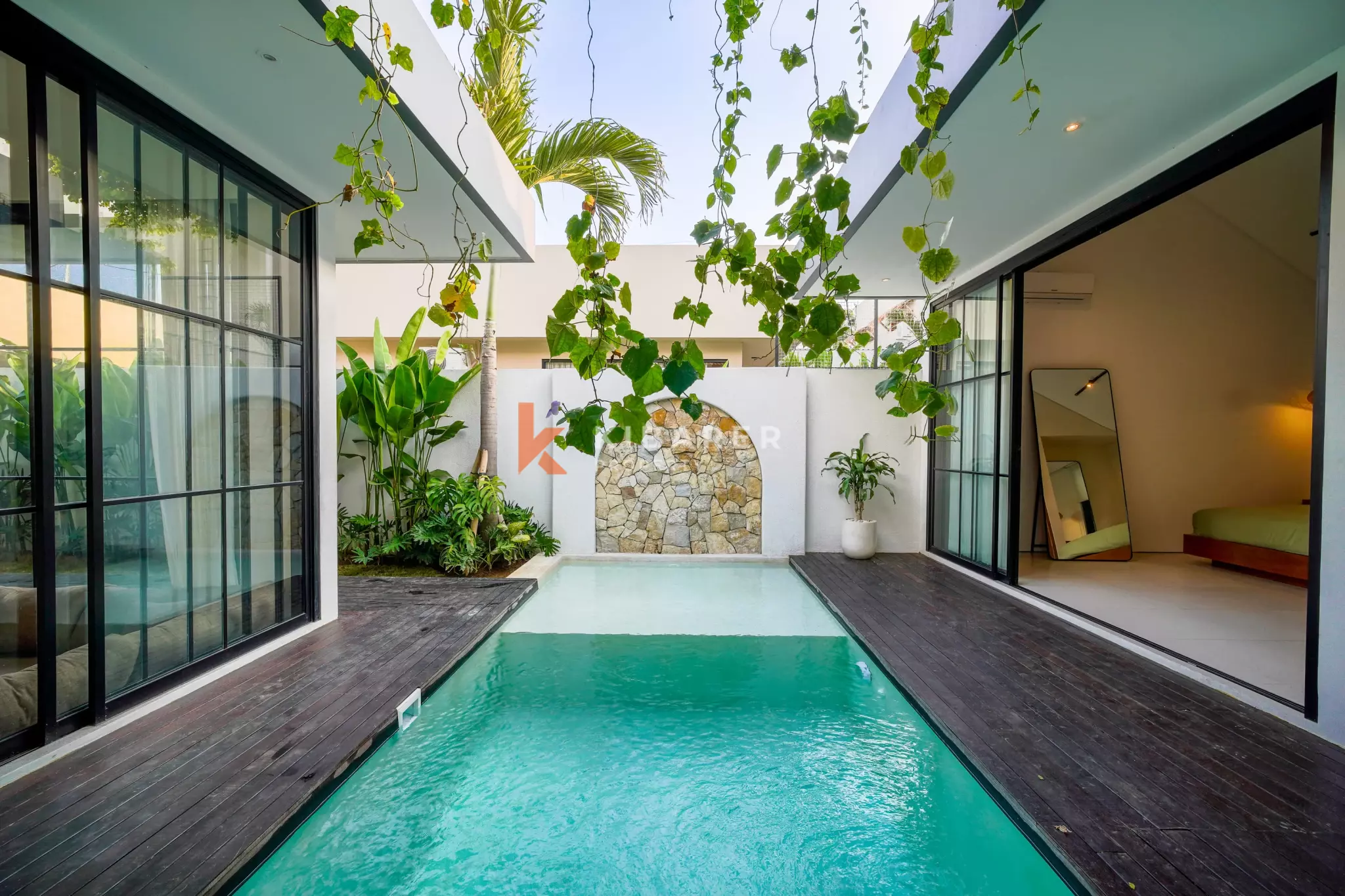 Stylish Two-Bedroom Villa with Private Pool in Kedungu — image 2