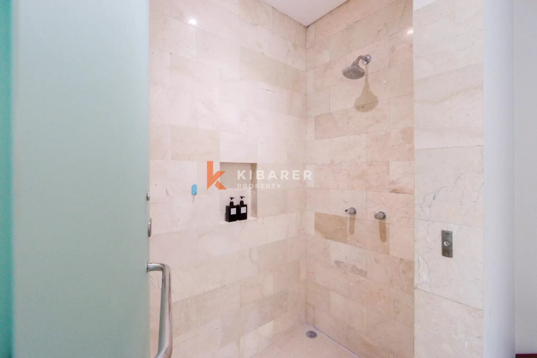 Three-Bedroom Villa with Beautiful Furnishings in Kerobokan — image 15