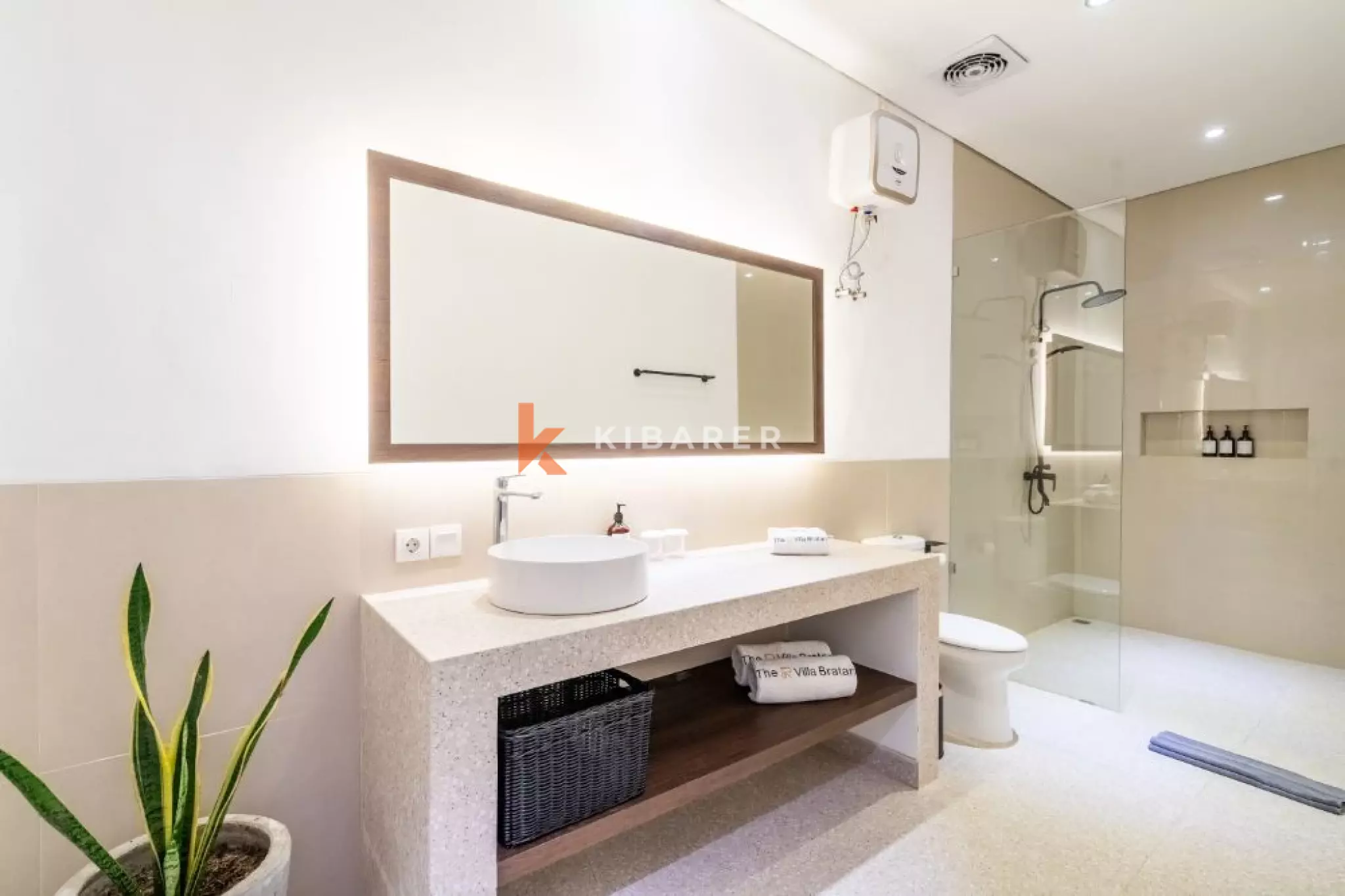 Three-Bedroom Tropical Style Villa with Swimming Pool in Canggu — image 13