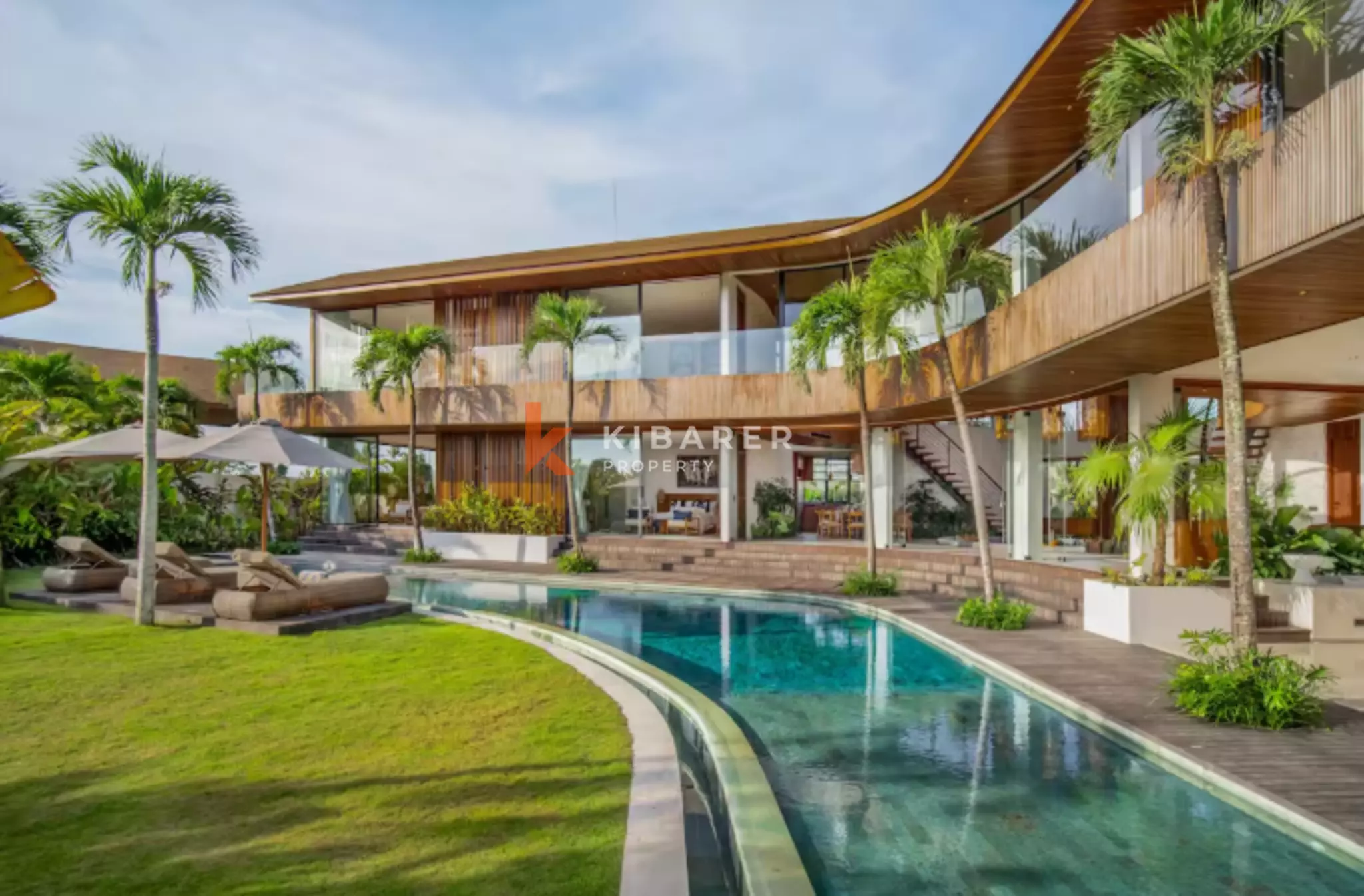 Luxury Residence with Garden – Five-Bedroom Villa in Tumbak Bayuh