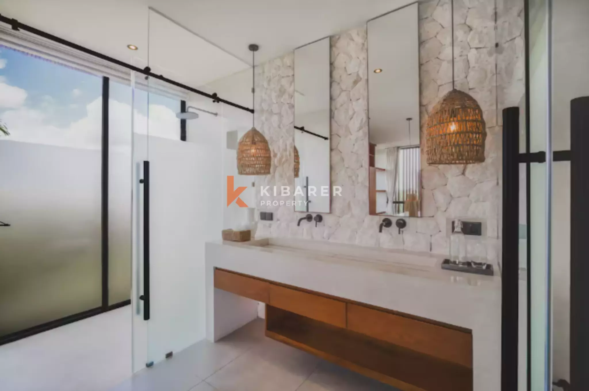 Luxury Residence with Garden – Five-Bedroom Villa in Tumbak Bayuh — image 18