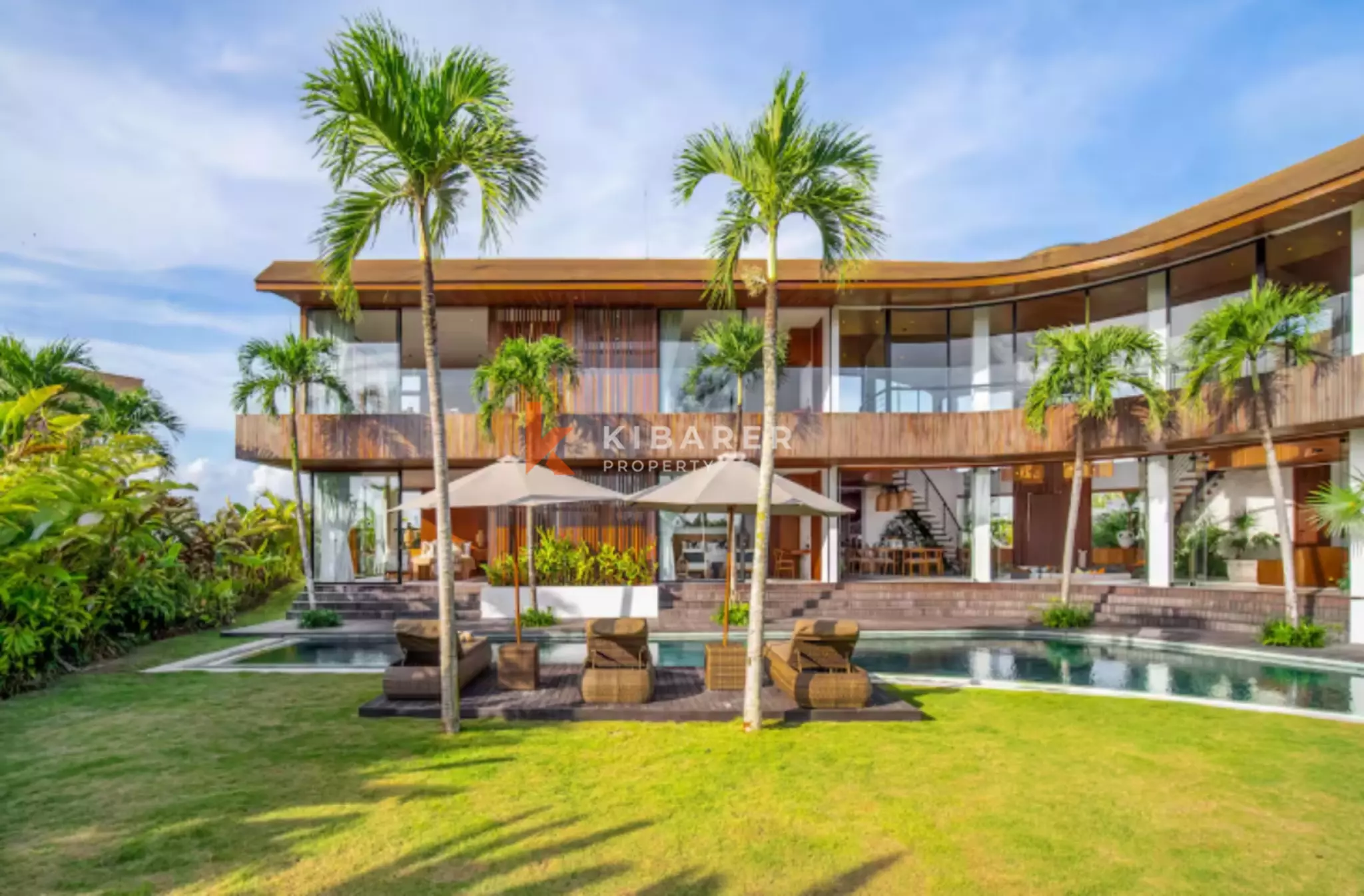 Luxury Residence with Garden – Five-Bedroom Villa in Tumbak Bayuh — image 11