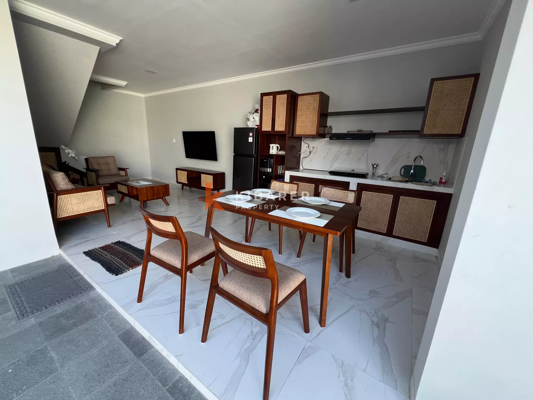 Tropical Three-Bedroom Villa with Open Living Room and Private Pool in Sanur — image 4