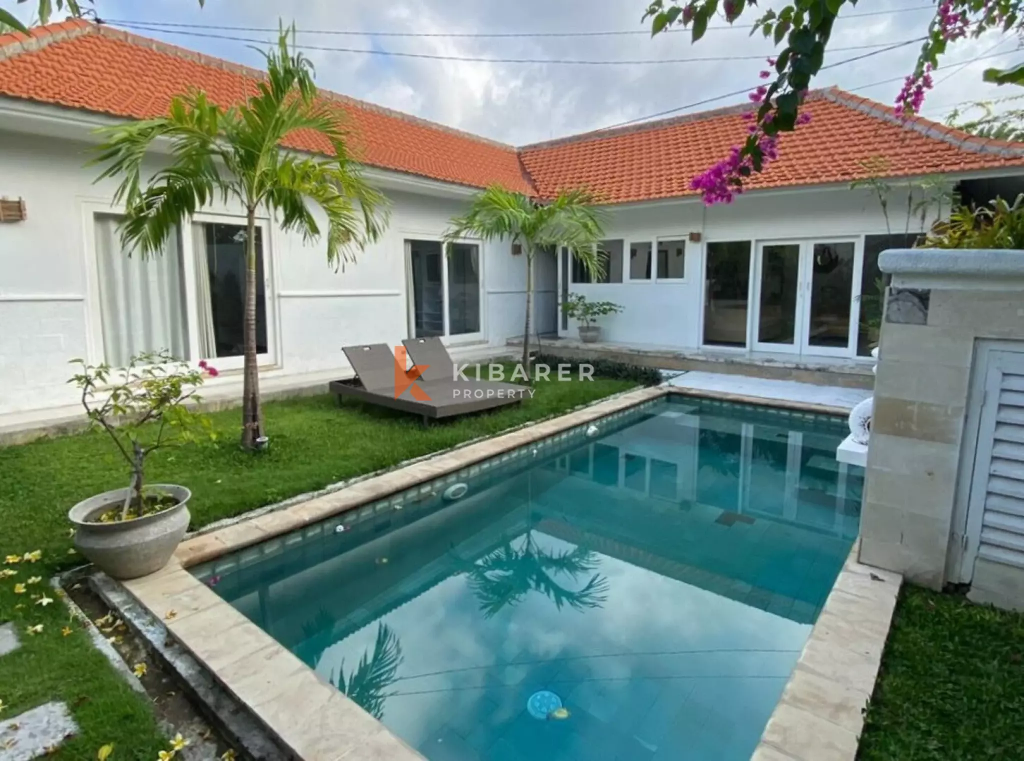 Perfect Blend of Garden and Residence – Three-Bedroom Villa in Kerobokan — image 1