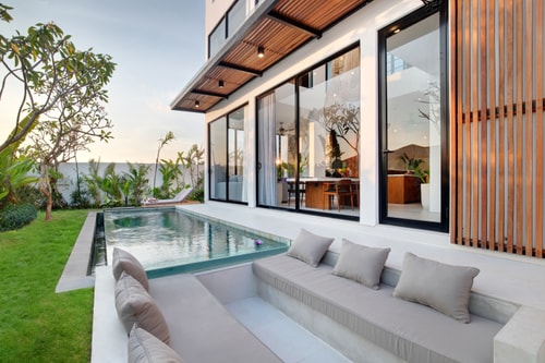 Artistic 4BR Coastal Villa w/ Infinity Pool & Sauna in Canggu, Bali — image 14