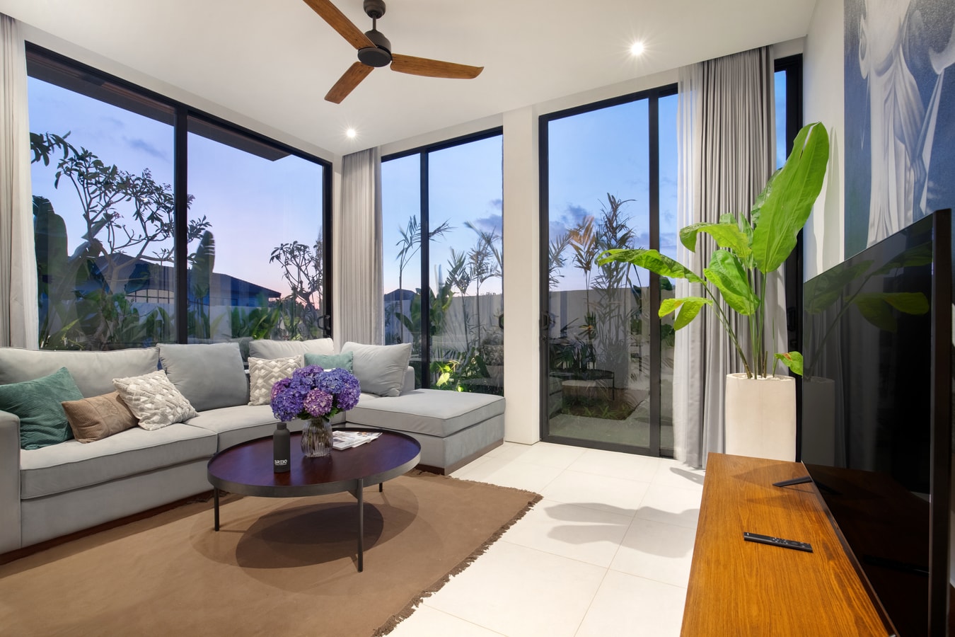 Artistic 4BR Coastal Villa w/ Infinity Pool & Sauna in Canggu, Bali — image 3
