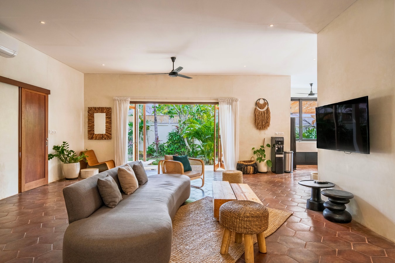 3BR Luxury Villa | Near Desa Kitsuné & Pool in Canggu, Bali — image 5