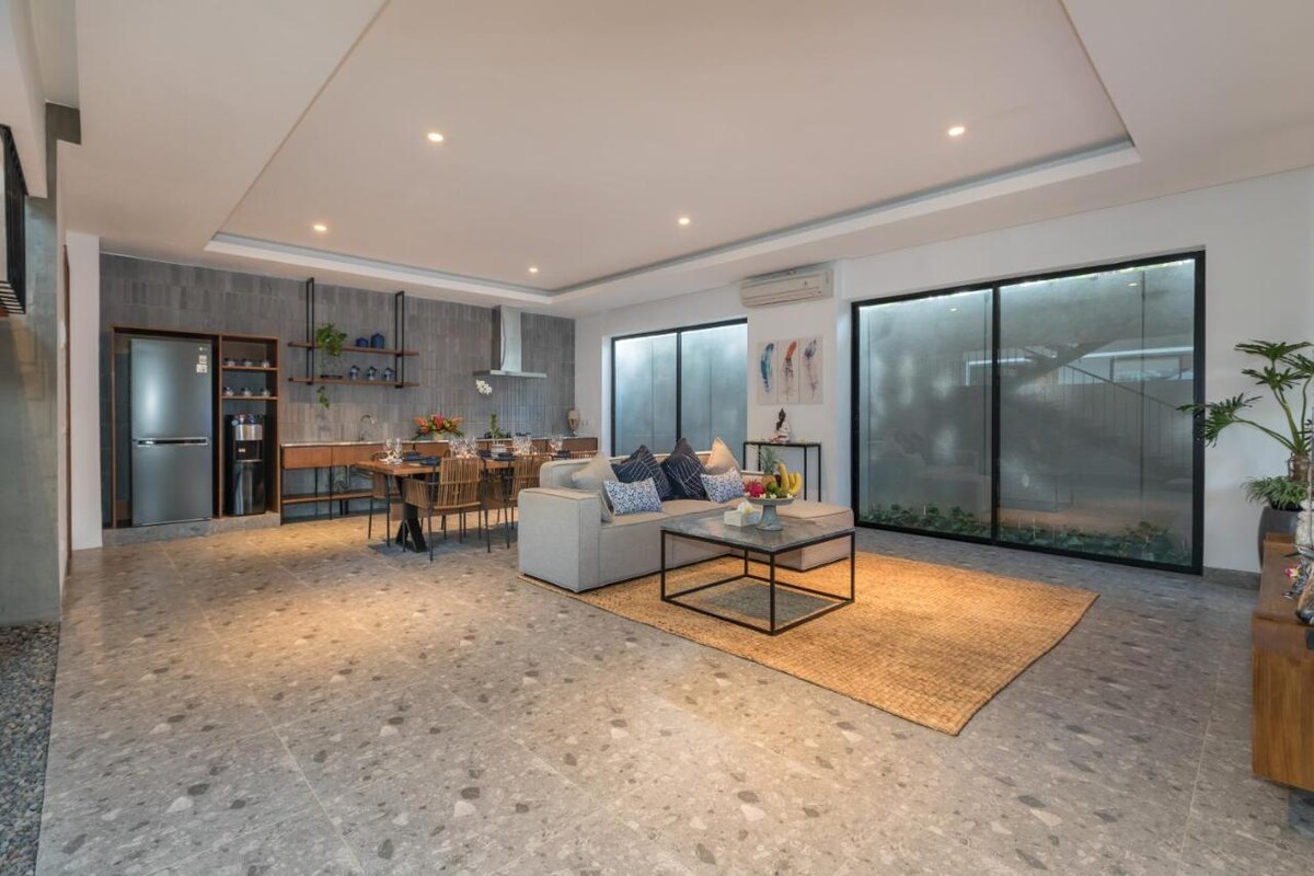 Superb Modern Estate 6 Bedroom Private Villa in Canggu — image 3