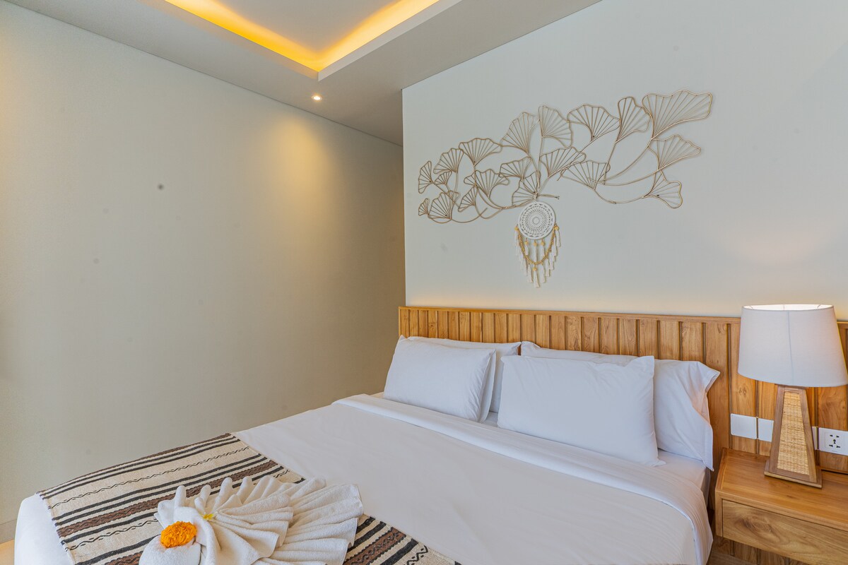 Central Tropical Hideaway 3 Bedroom Private Villa in Canggu — image 9