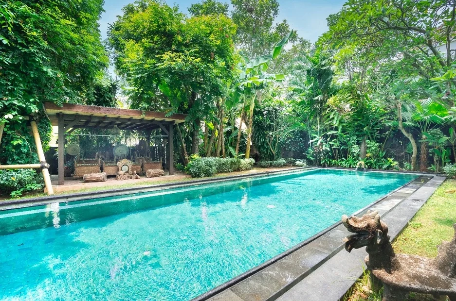 3-Bedroom Villa with Private Pool & Spacious Garden in Sanur, Bali — image 4