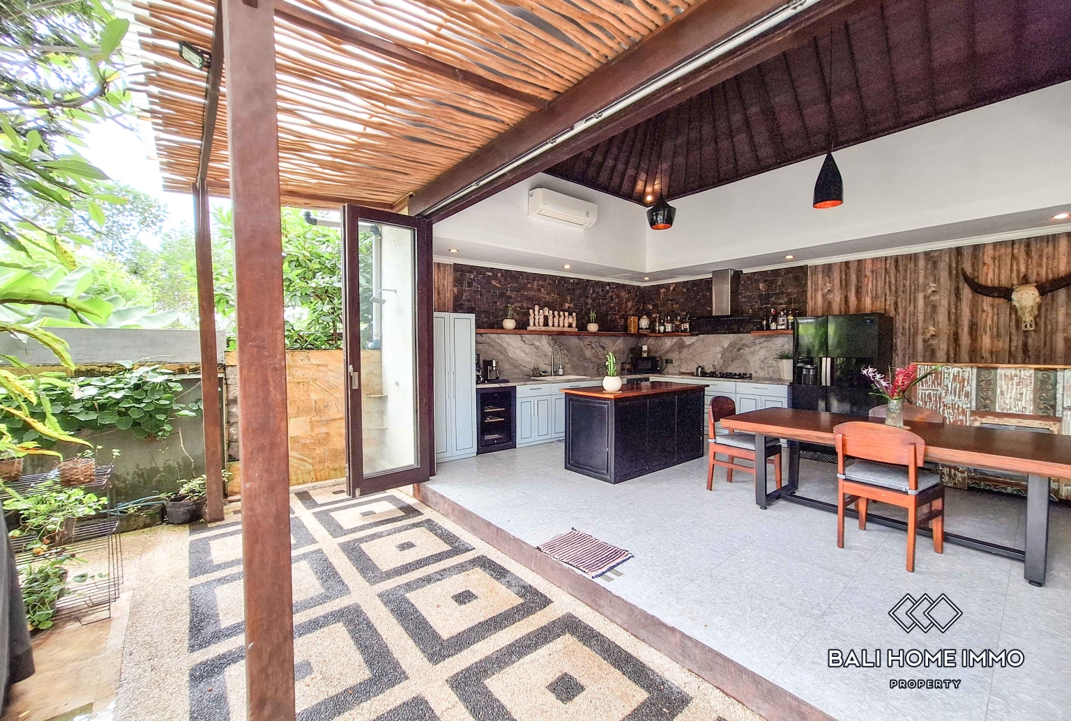 3 Bedroom Family Villa for Rent in Canggu Berawa — image 1