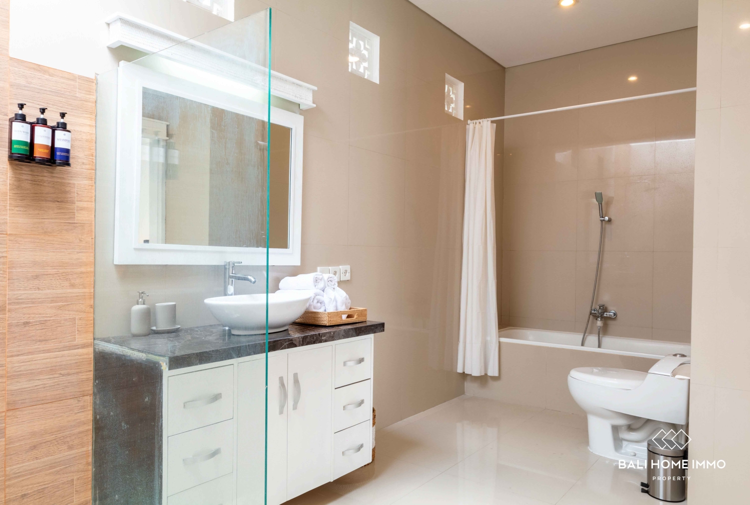 3 bedroom villa for rent in Canggu Berawa — image 15